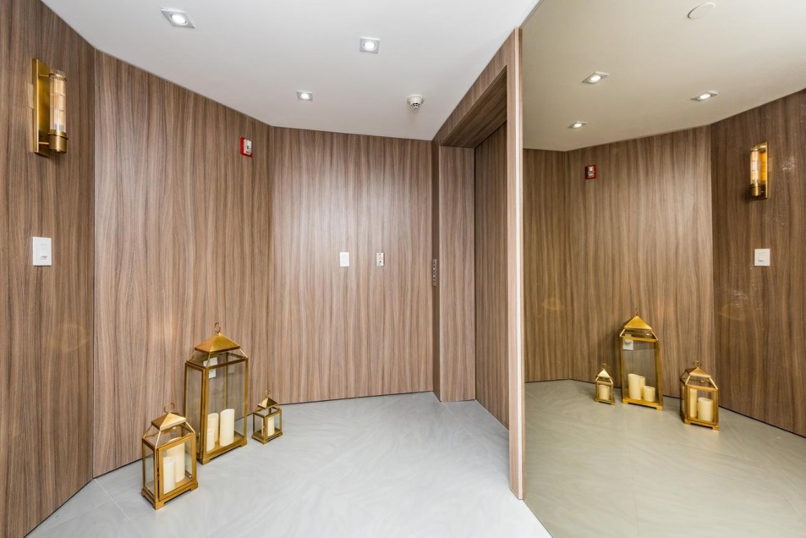 9595 Collins Avenue N2E