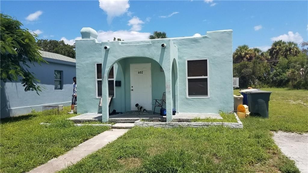 Photo of 602 S 6th St, Fort Pierce, FL 34950 (MLS # F10273930)