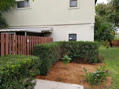 10 Crossings Circle A Boynton Beach FL 33435