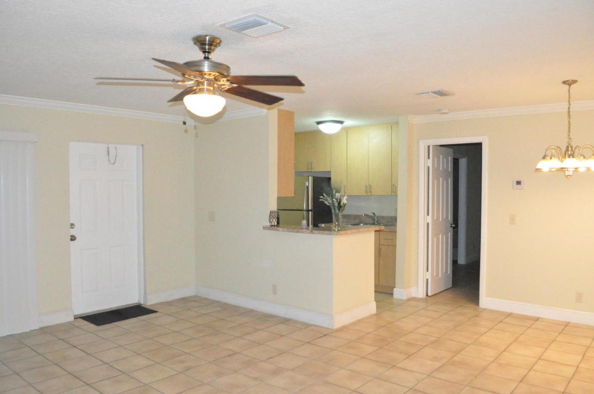 CROSSINGS OF BOYNTON BEACH CONDO - Residential