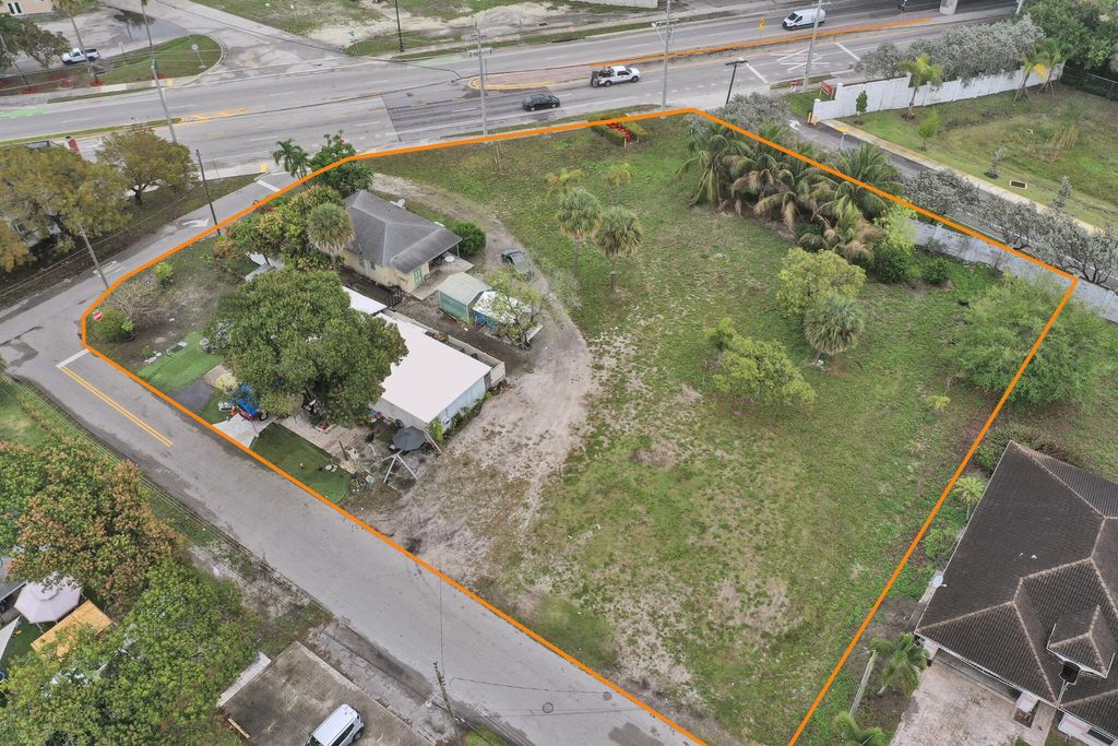 Photo of 1412 B Nw 7 Street, Pompano Beach, FL 33069 (MLS # B26004982)