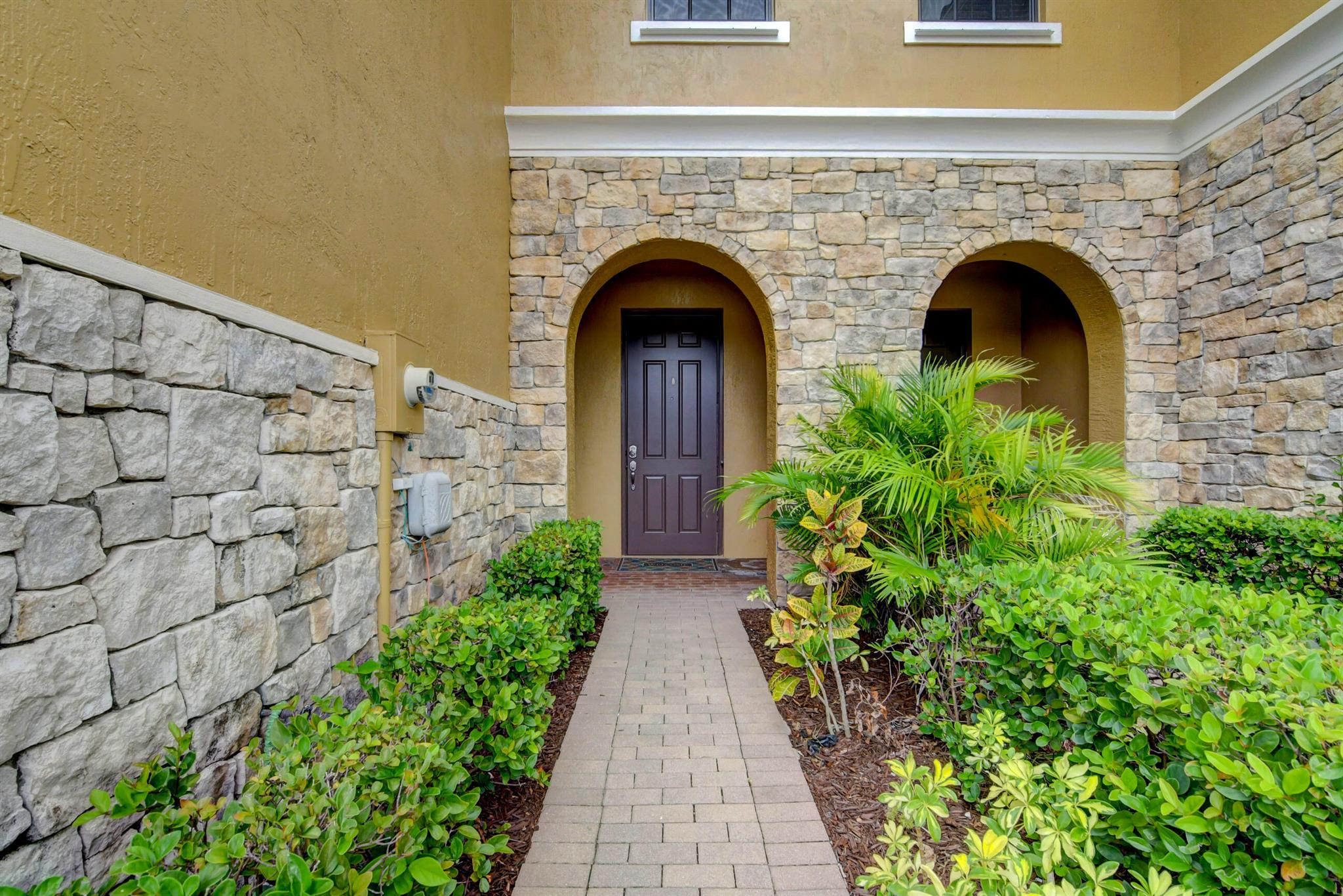 WELLINGTON PARC - Residential Lease