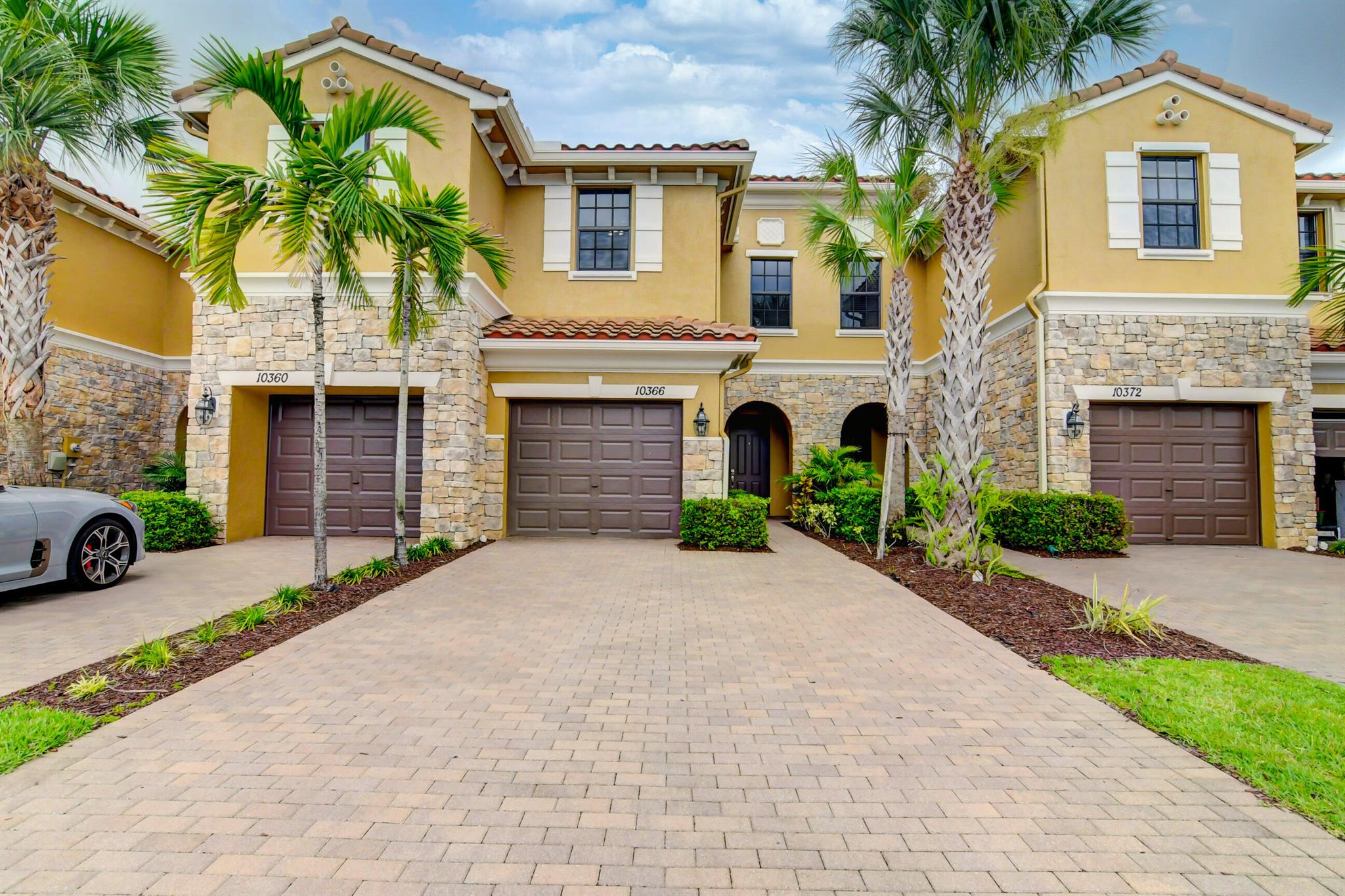 WELLINGTON PARC - Residential Lease