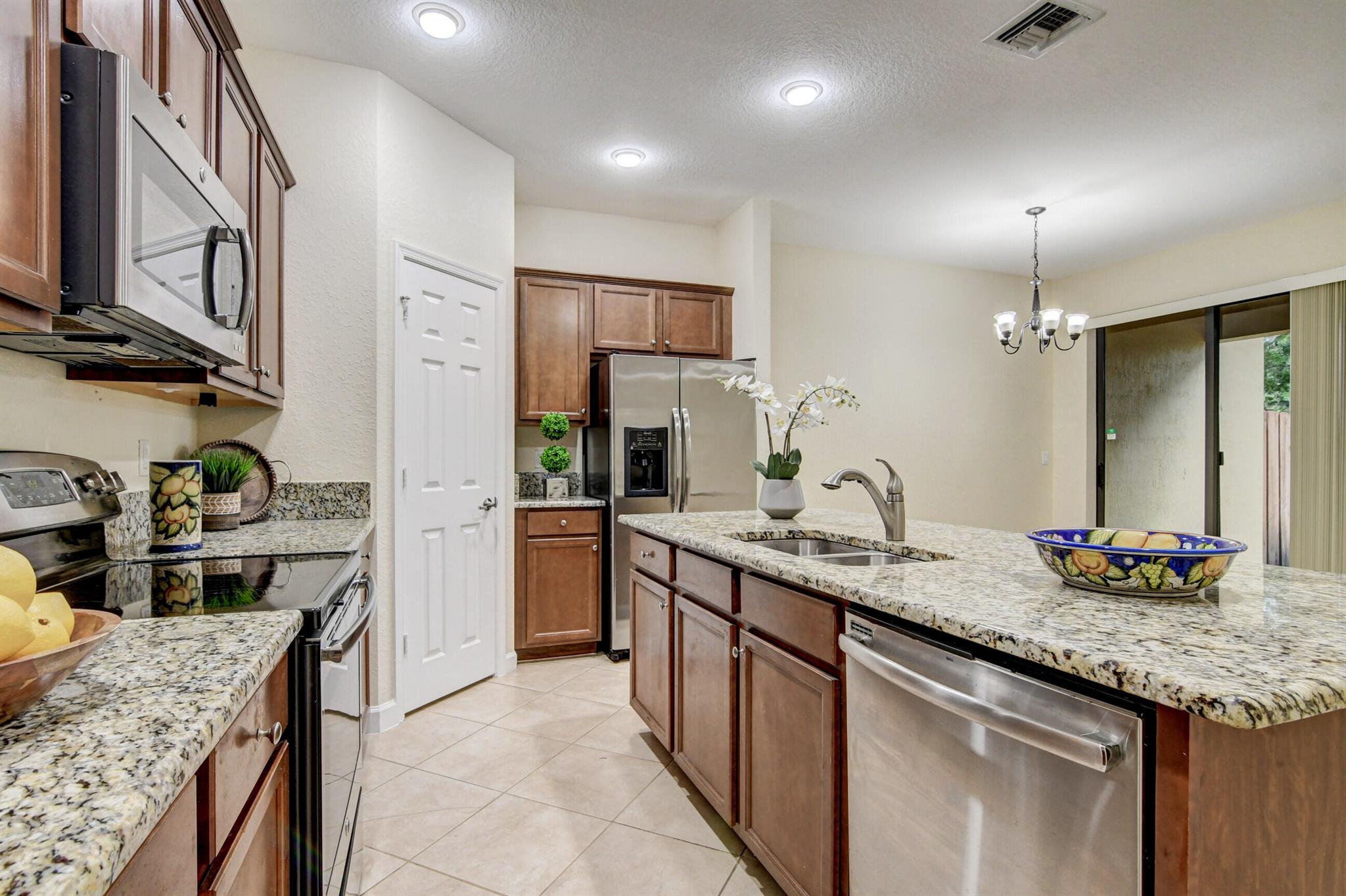 WELLINGTON PARC - Residential Lease