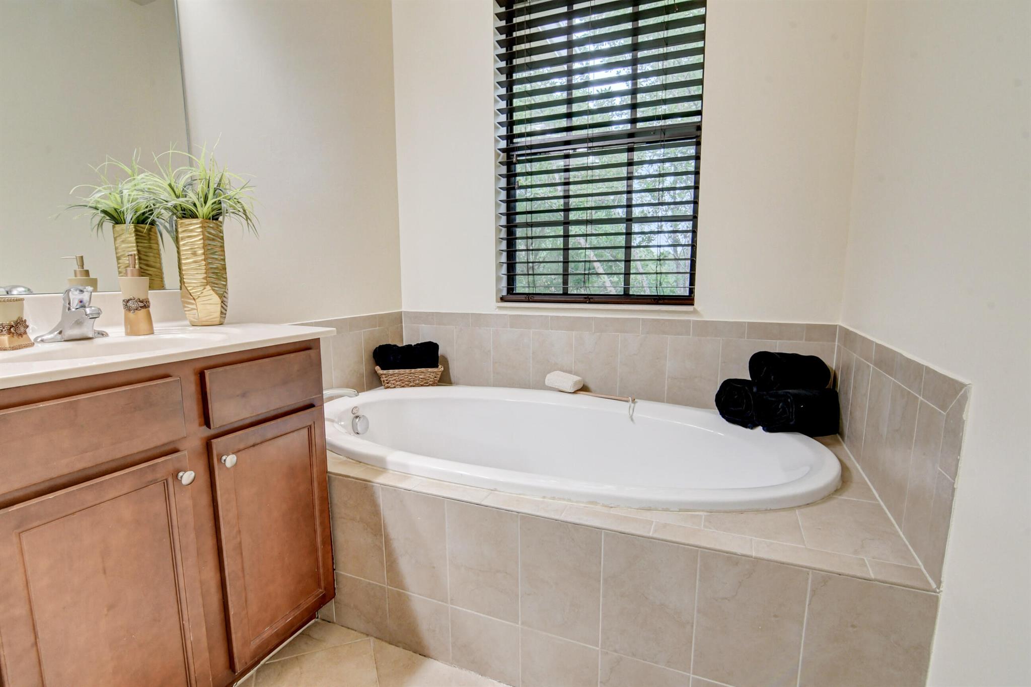 WELLINGTON PARC - Residential Lease