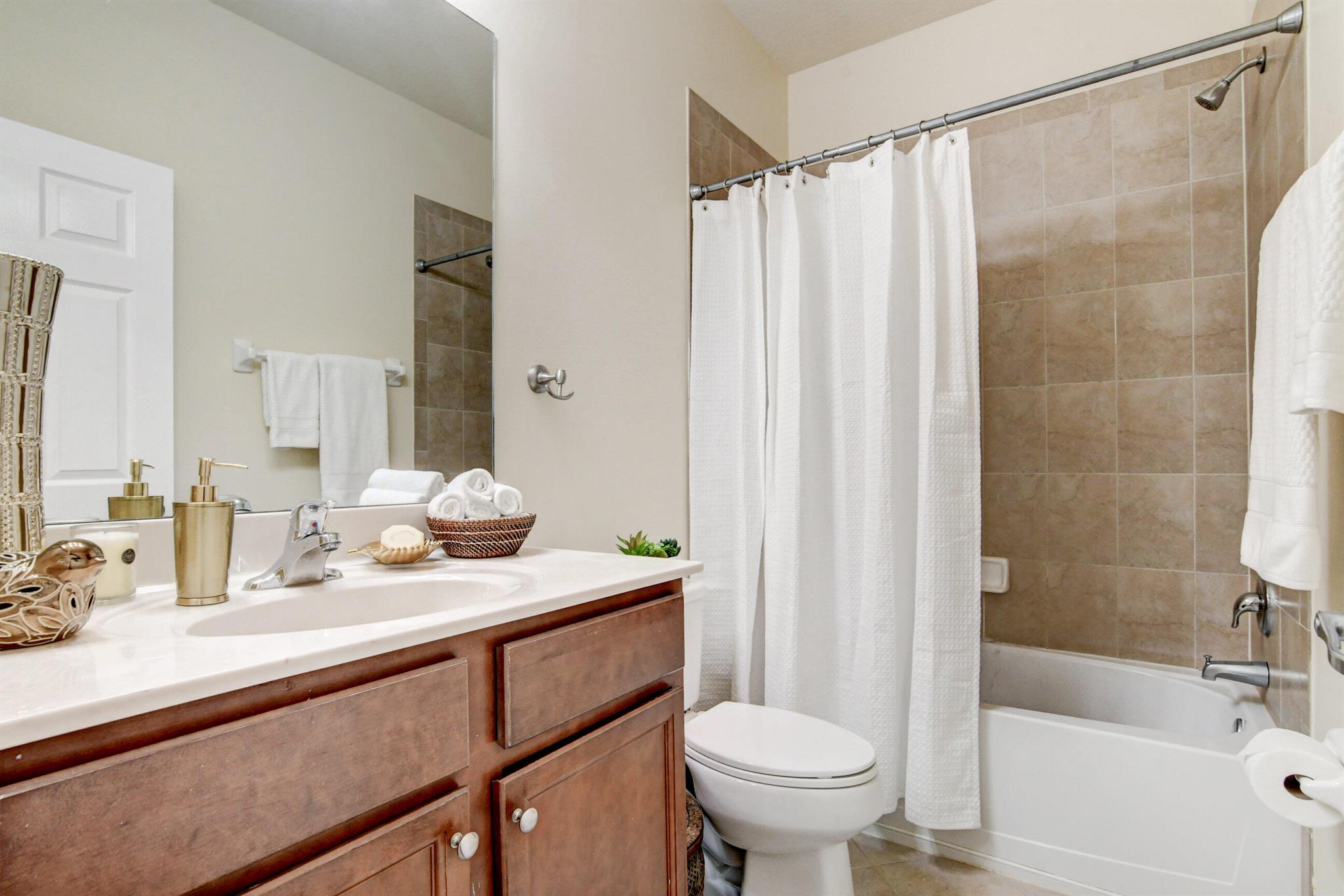 WELLINGTON PARC - Residential Lease