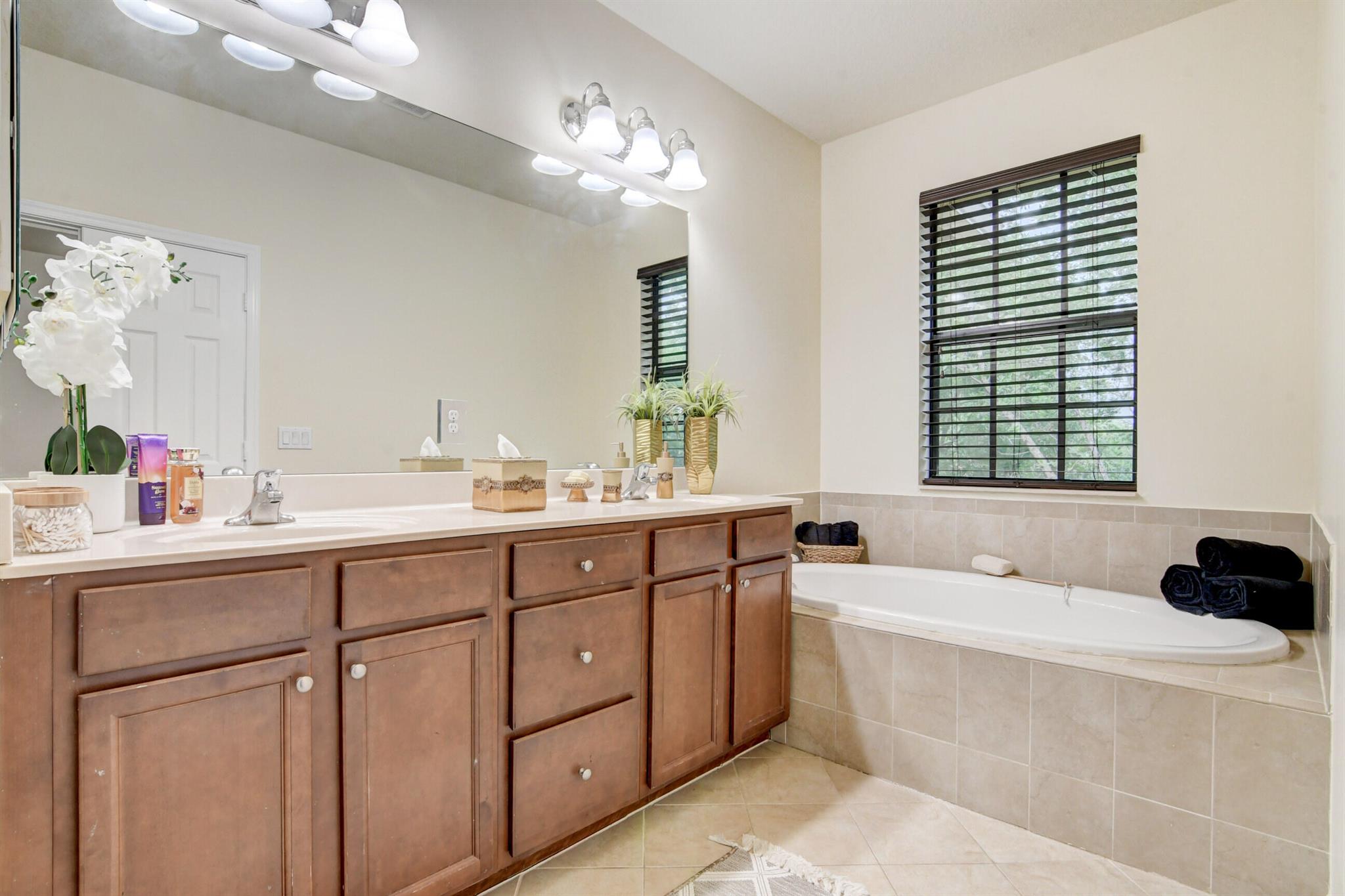 WELLINGTON PARC - Residential Lease