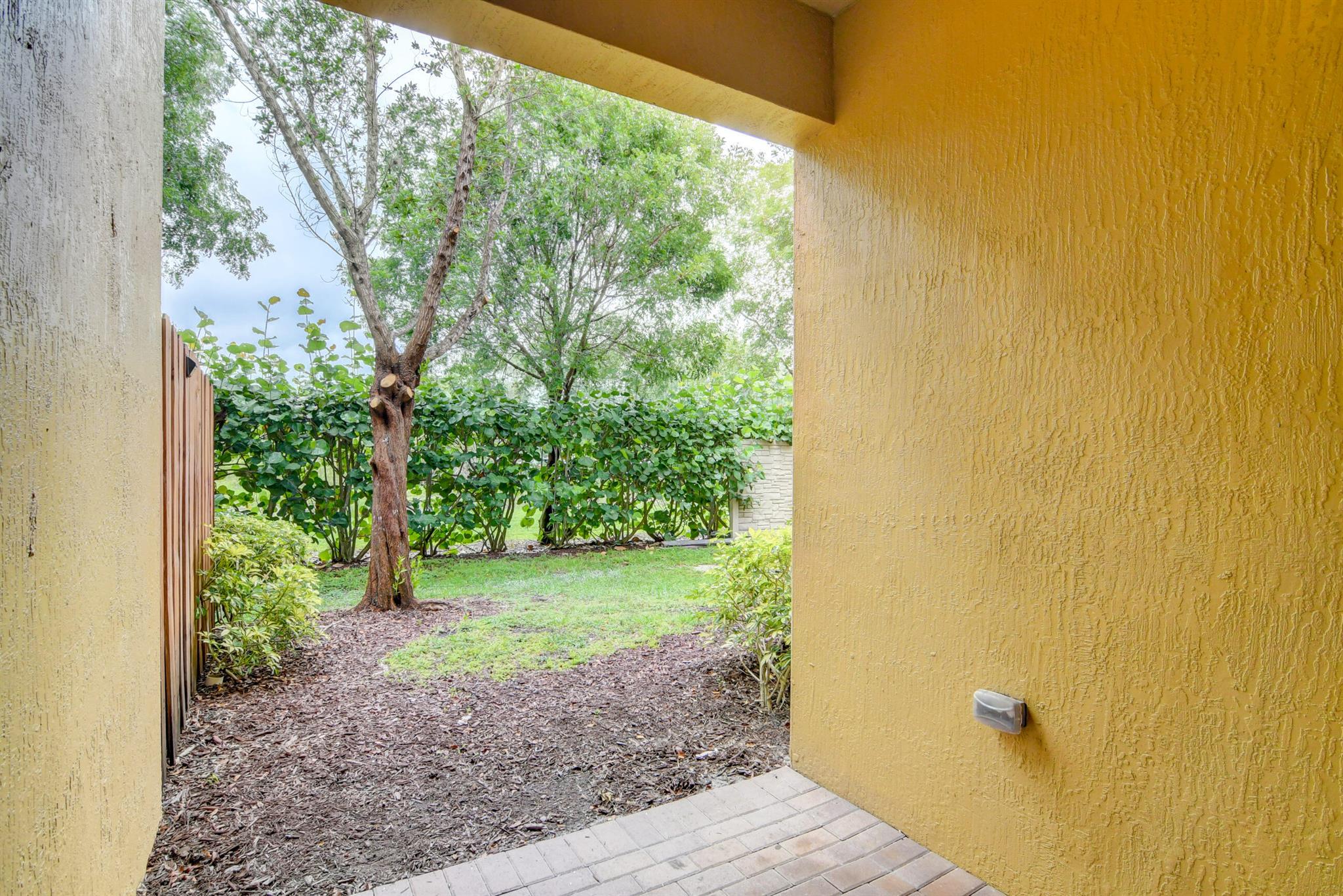 WELLINGTON PARC - Residential Lease