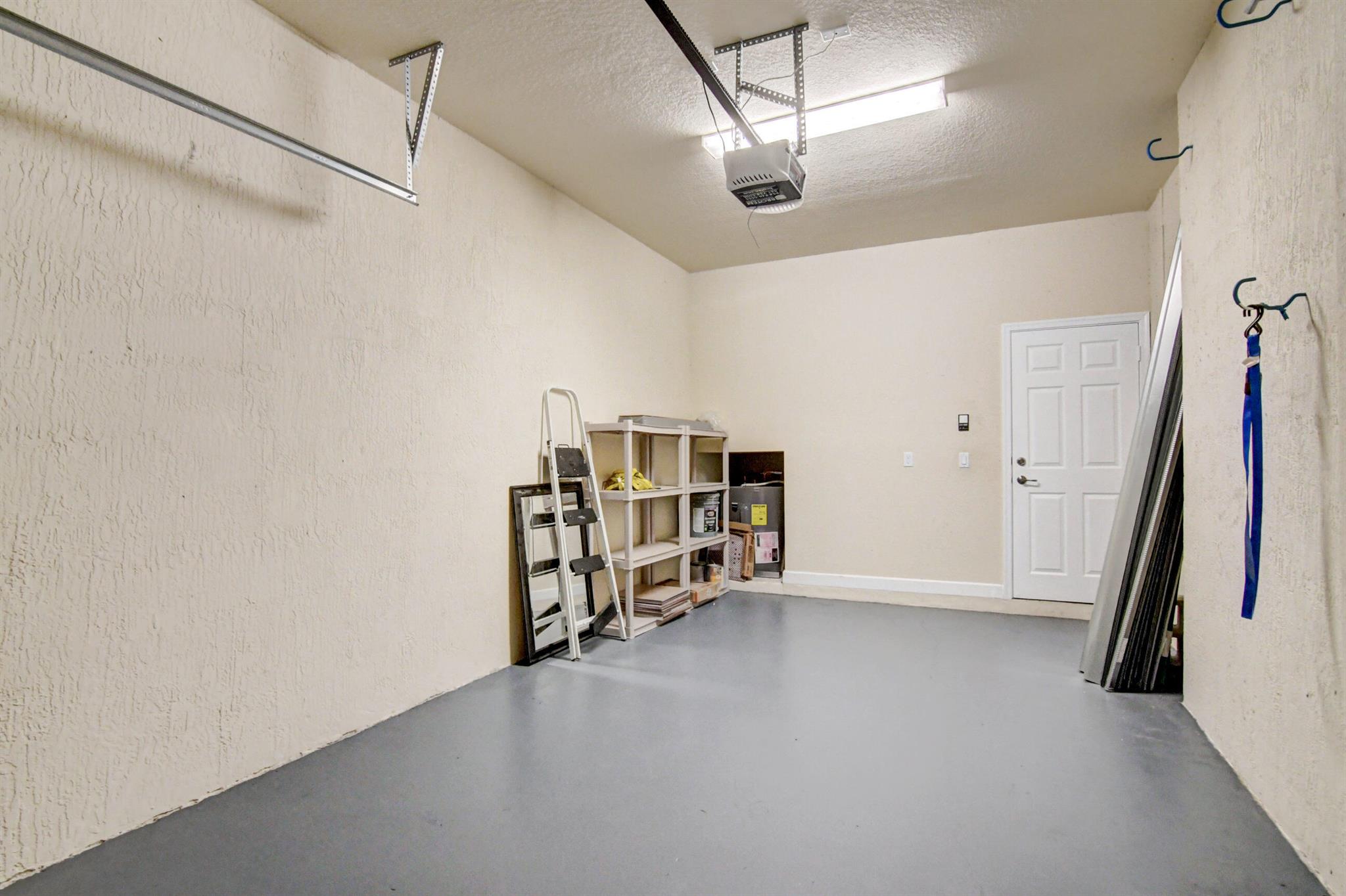 WELLINGTON PARC - Residential Lease