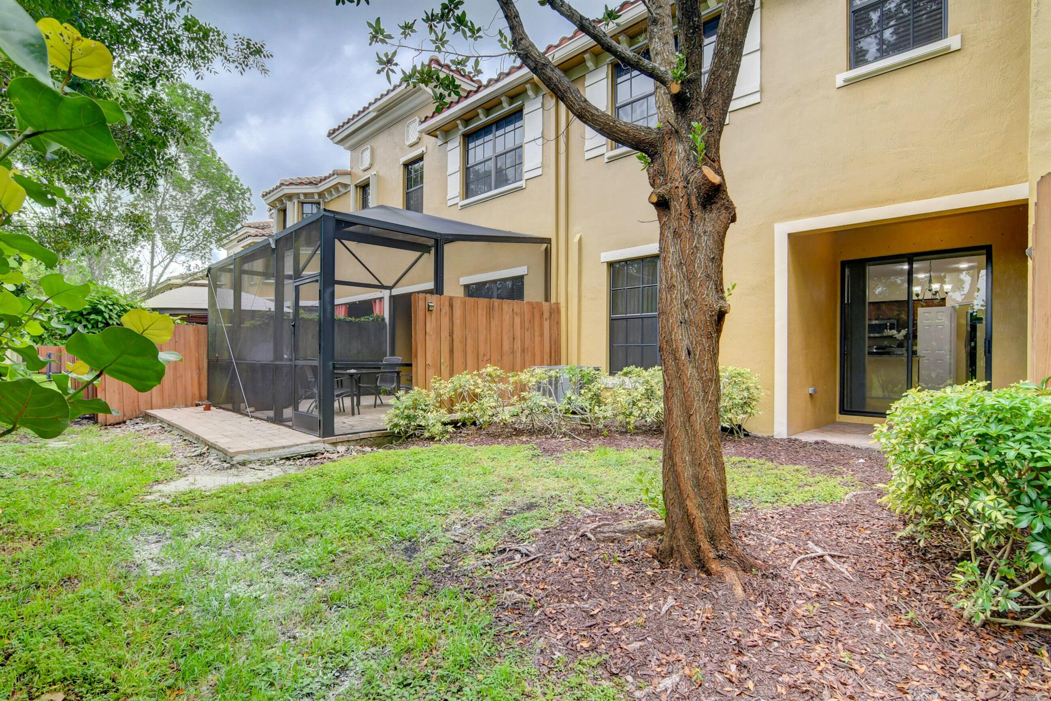 WELLINGTON PARC - Residential Lease