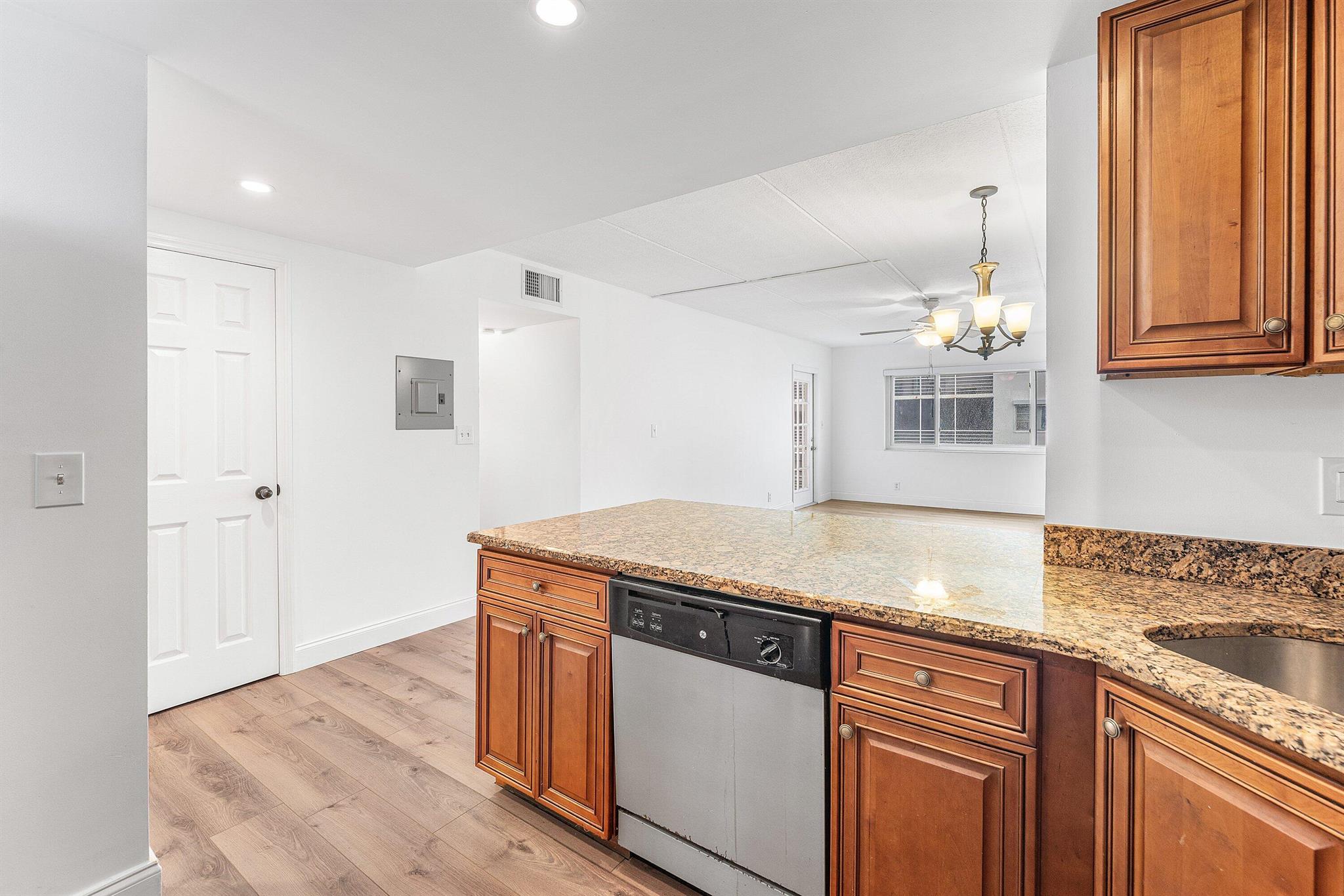 REGENCY SURF & RACQUET CL - Residential Lease