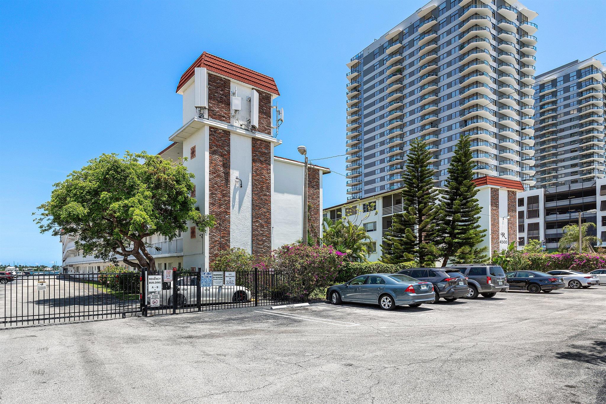 REGENCY SURF & RACQUET CL - Residential Lease