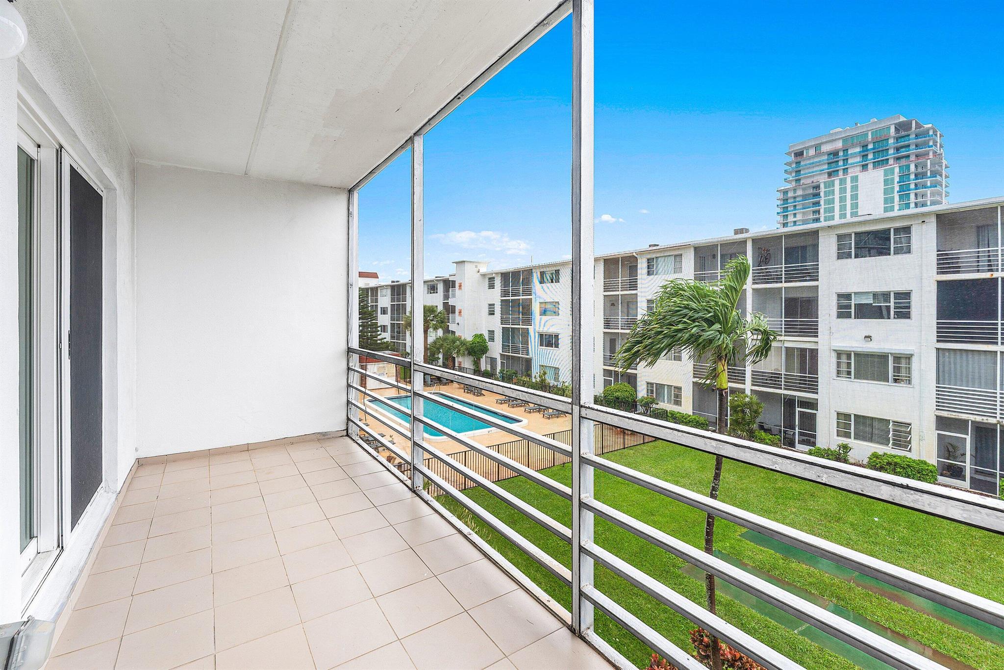 REGENCY SURF & RACQUET CL - Residential Lease