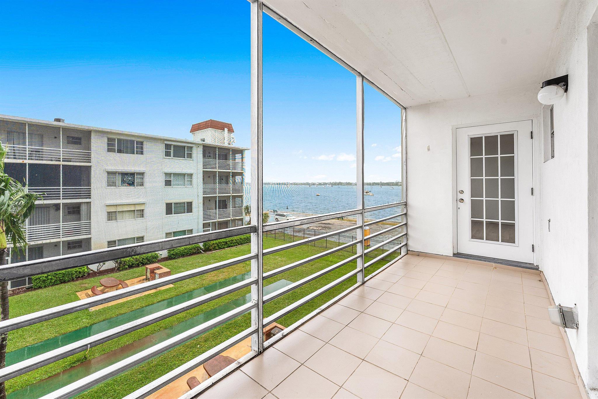 REGENCY SURF & RACQUET CL - Residential Lease