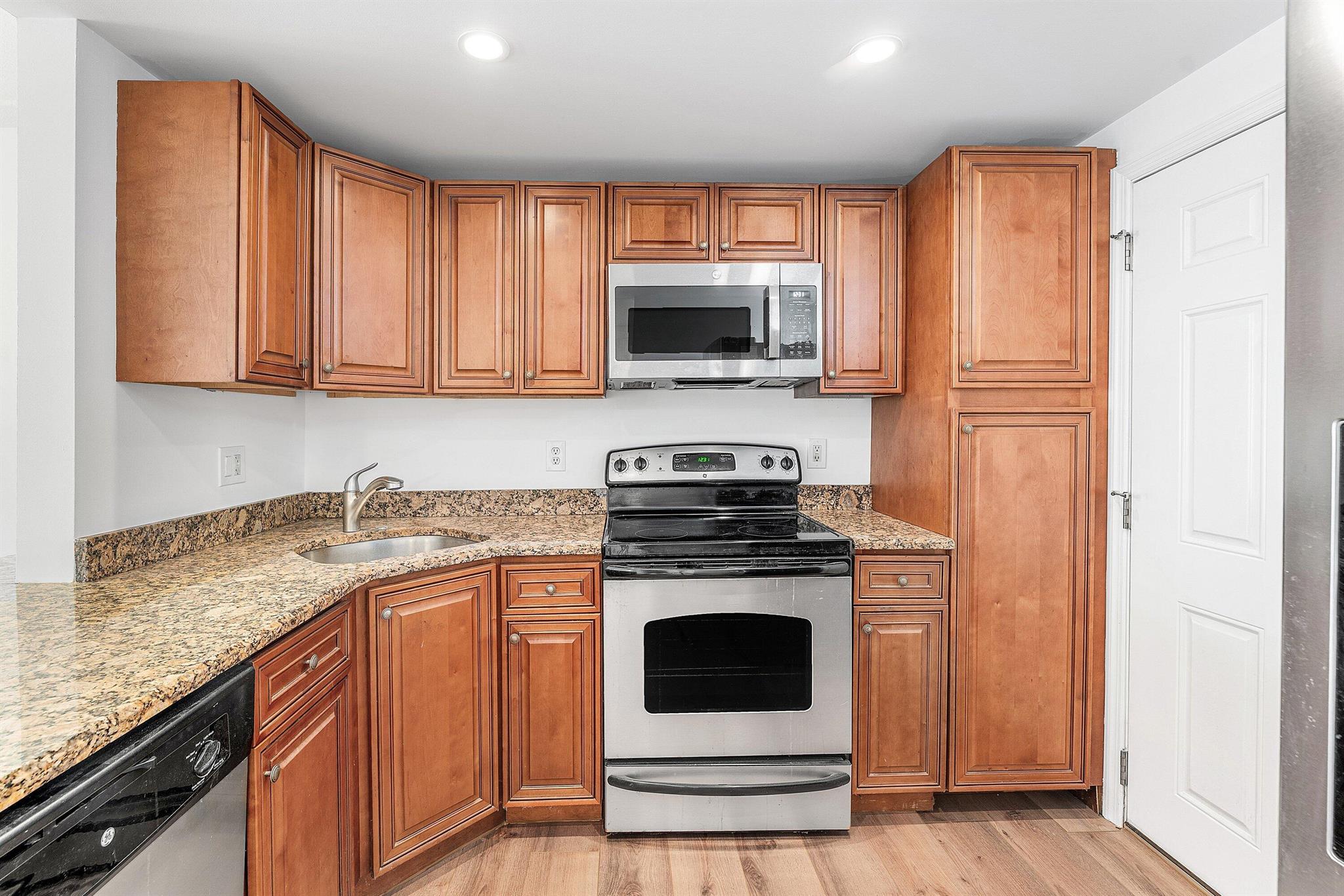 REGENCY SURF & RACQUET CL - Residential Lease