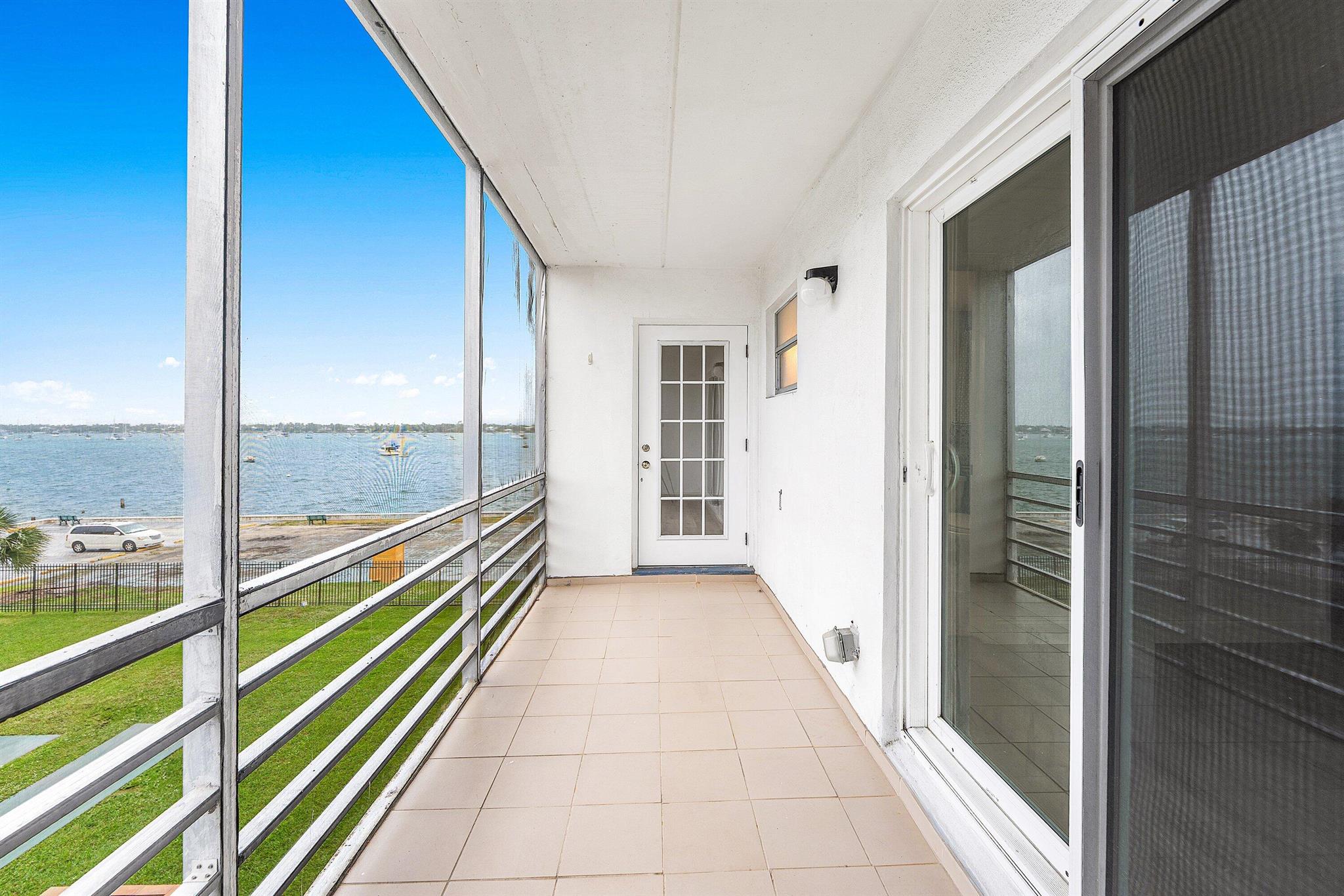 REGENCY SURF & RACQUET CL - Residential Lease