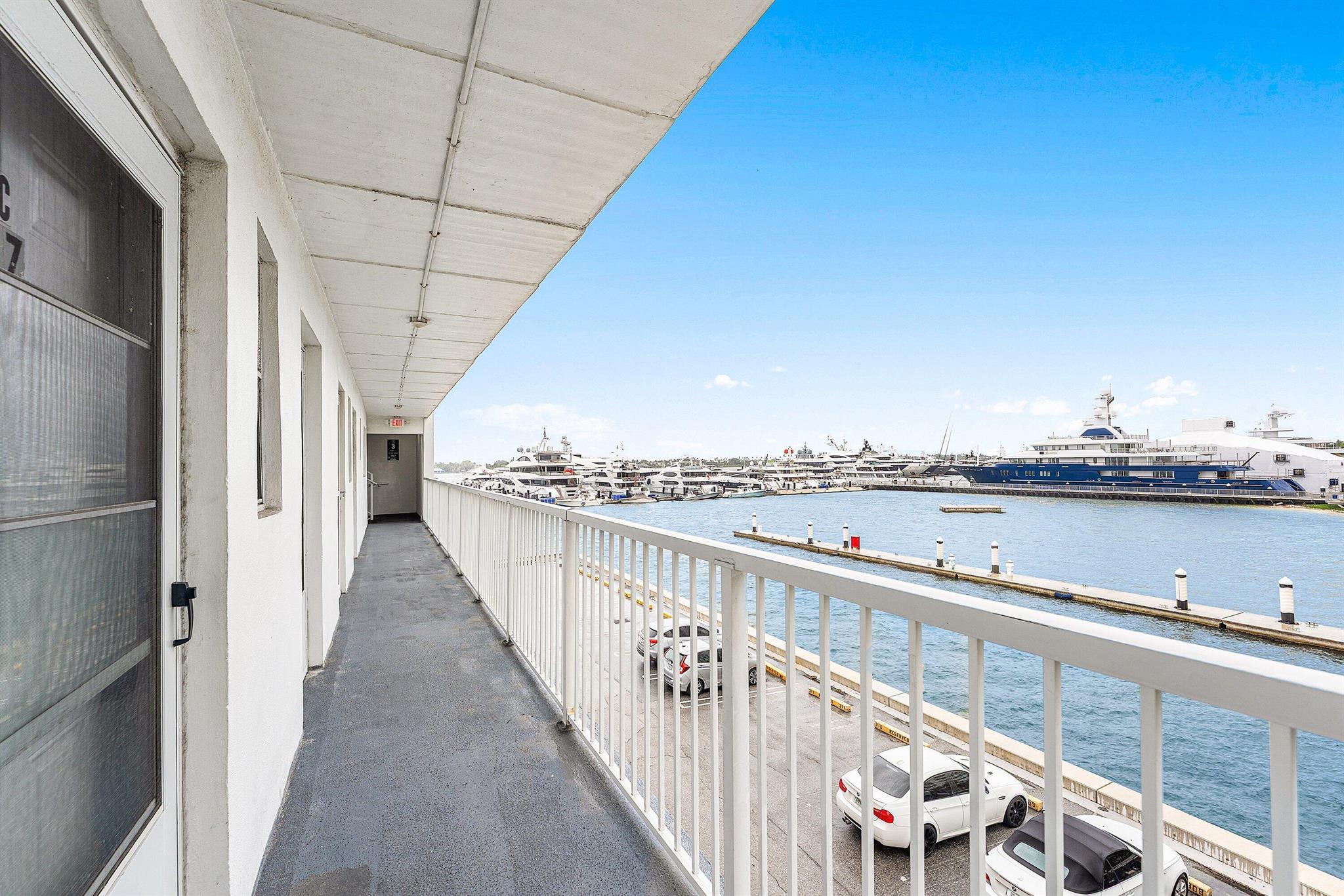 REGENCY SURF & RACQUET CL - Residential Lease