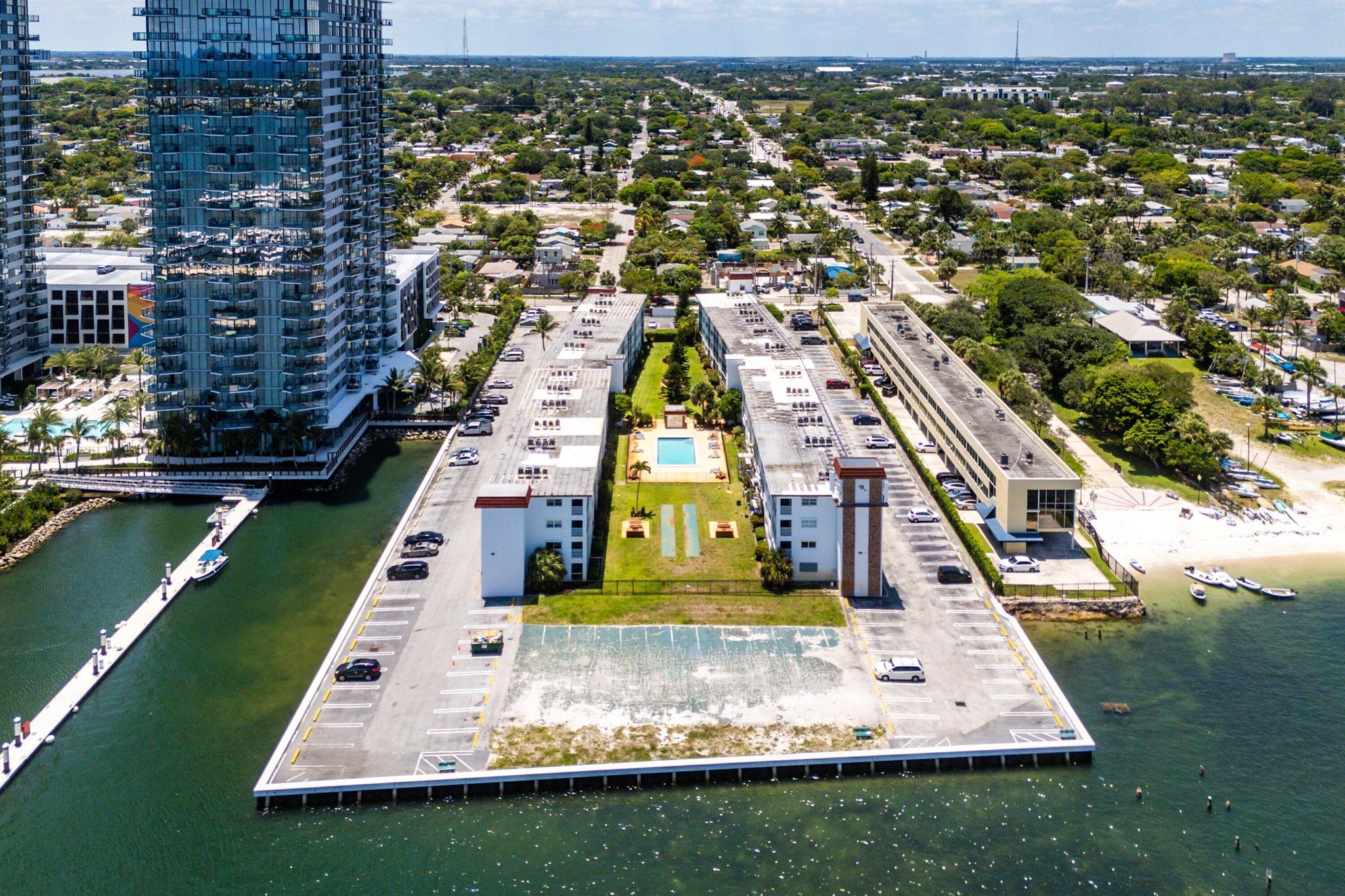 REGENCY SURF & RACQUET CL - Residential Lease