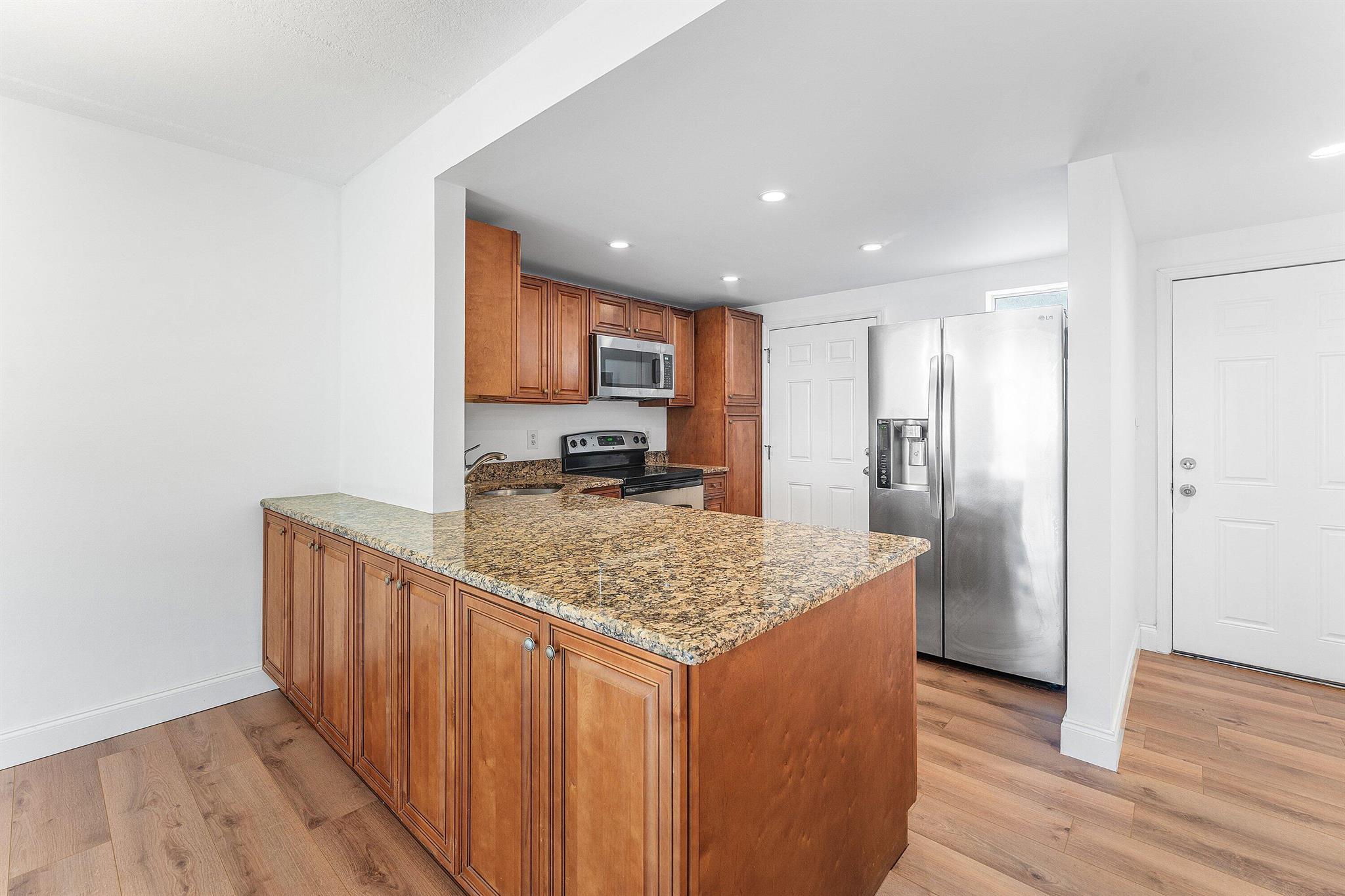 REGENCY SURF & RACQUET CL - Residential Lease