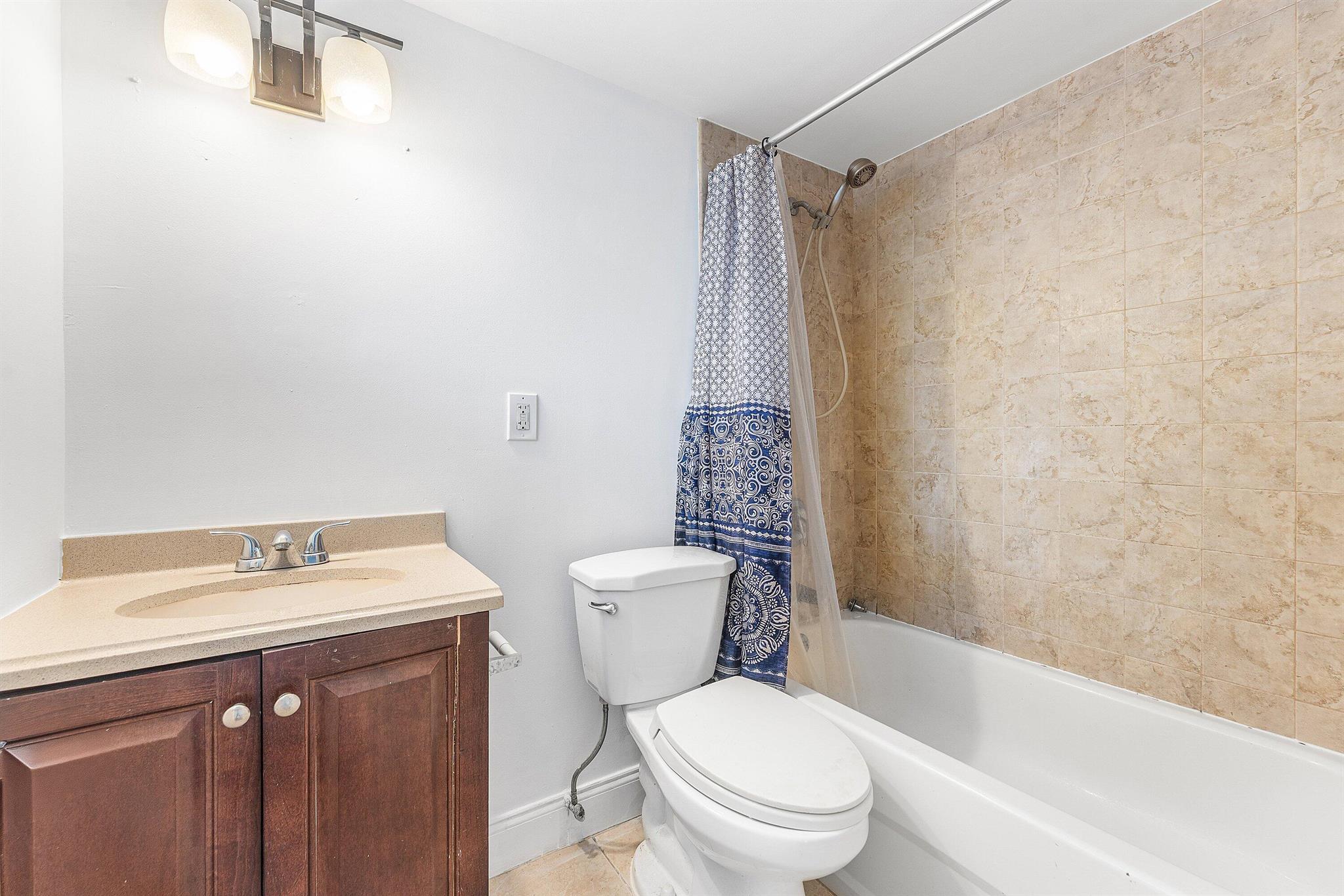 REGENCY SURF & RACQUET CL - Residential Lease