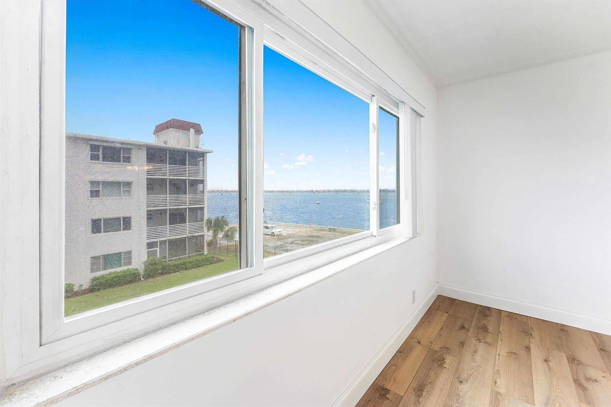 REGENCY SURF & RACQUET CL - Residential Lease