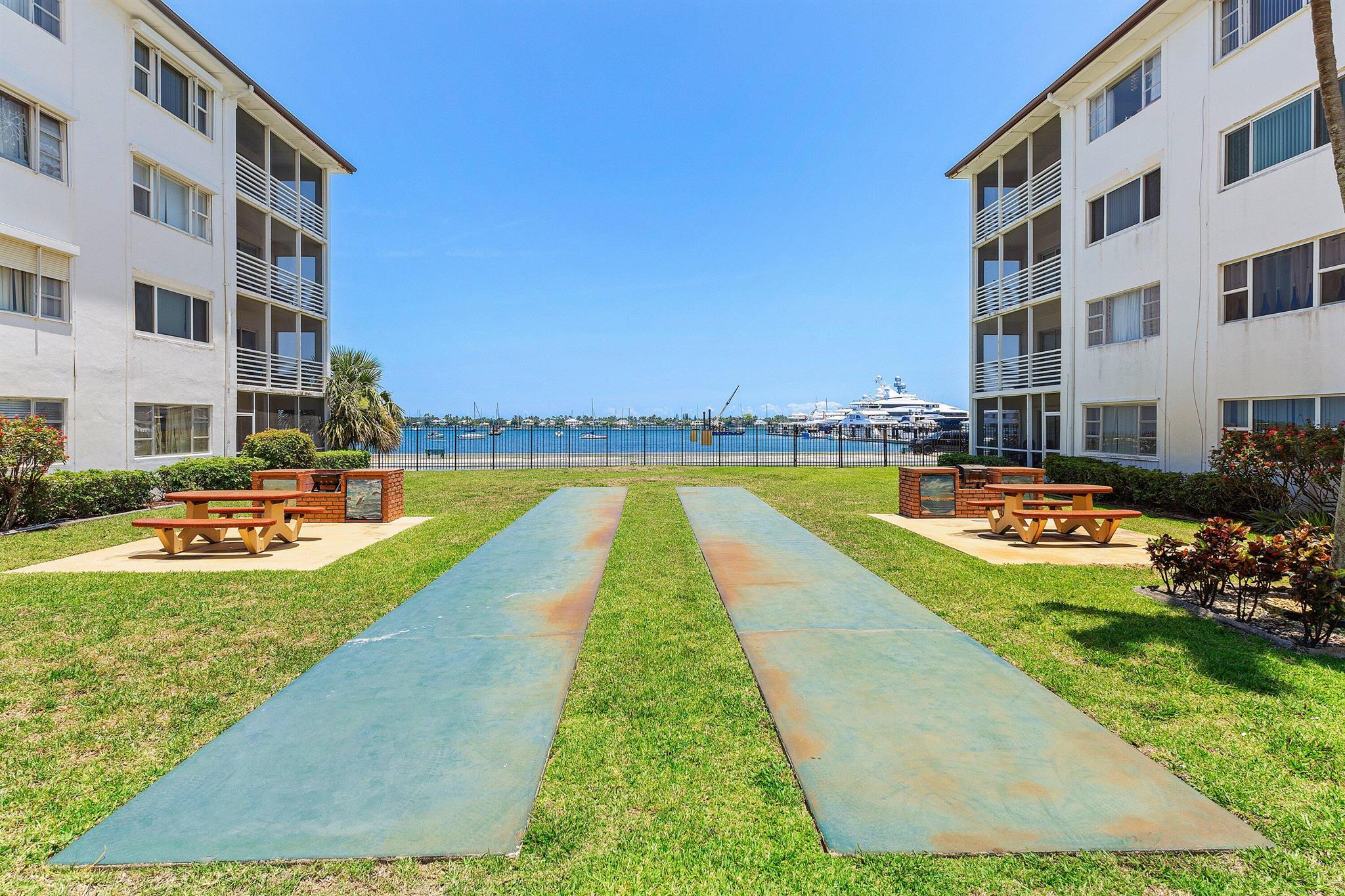 REGENCY SURF & RACQUET CL - Residential Lease