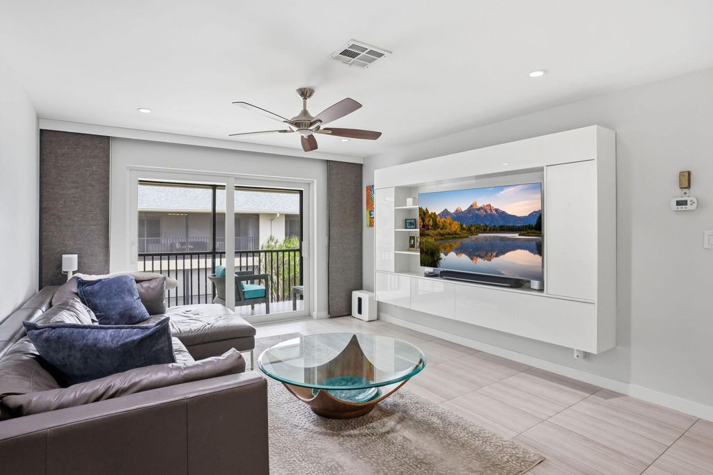 Photo of 807 NE 1st Street #6w, Delray Beach, FL 33483 (MLS # B26016525)