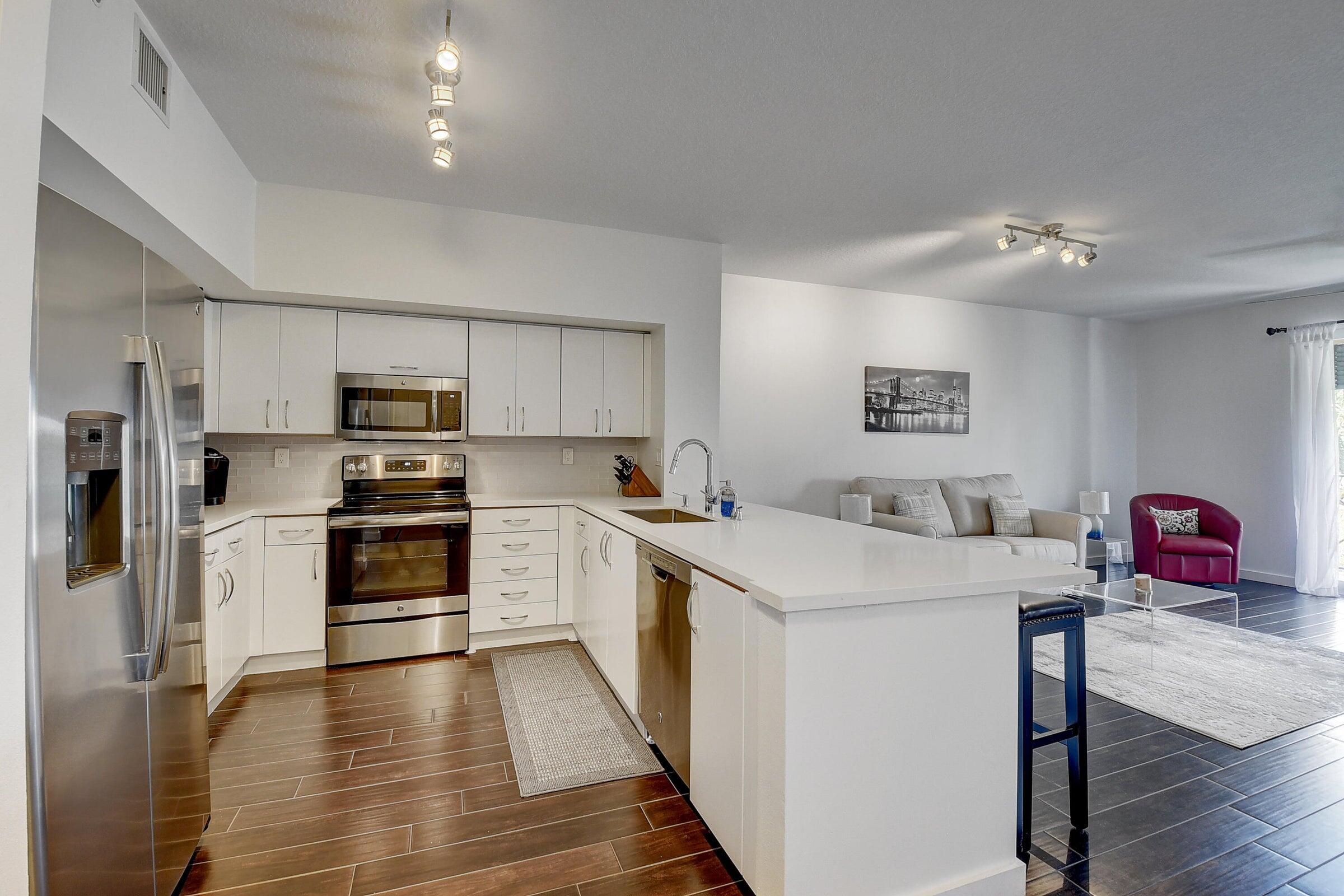 PINEAPPLE GROVE VILLAGE CONDO - Residential