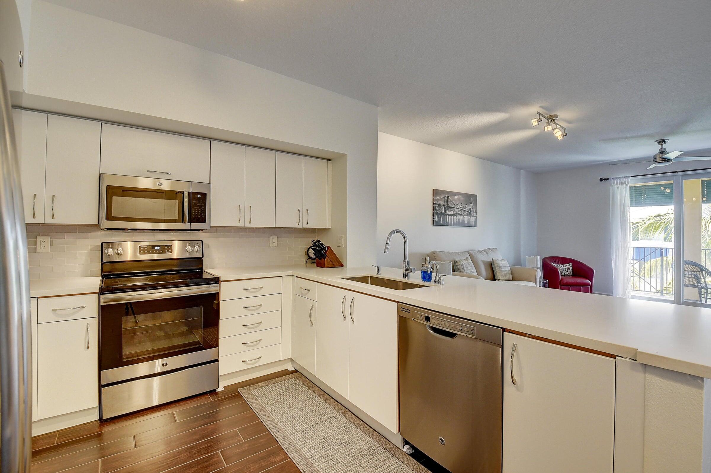 PINEAPPLE GROVE VILLAGE CONDO - Residential