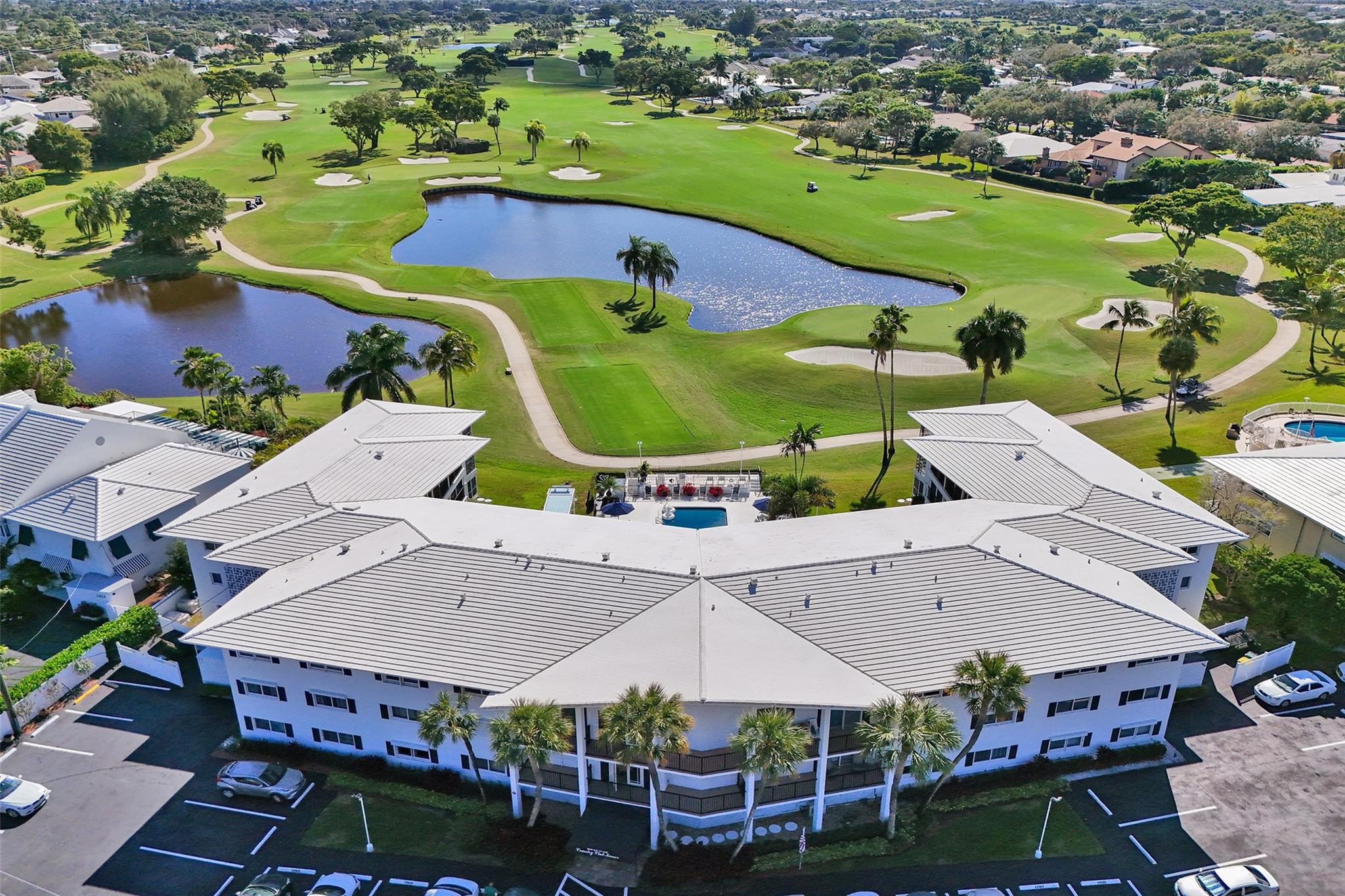 COUNTRY CLUB MANOR - Residential