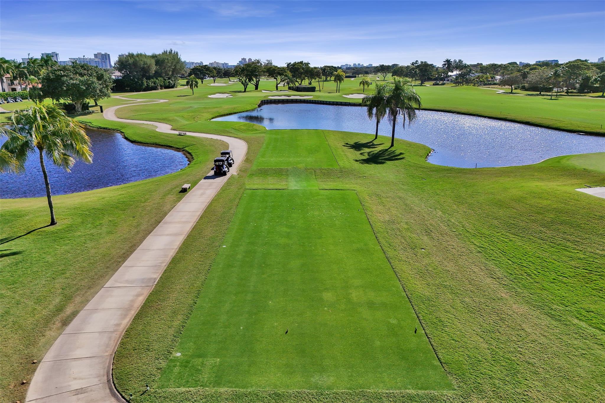 COUNTRY CLUB MANOR - Residential