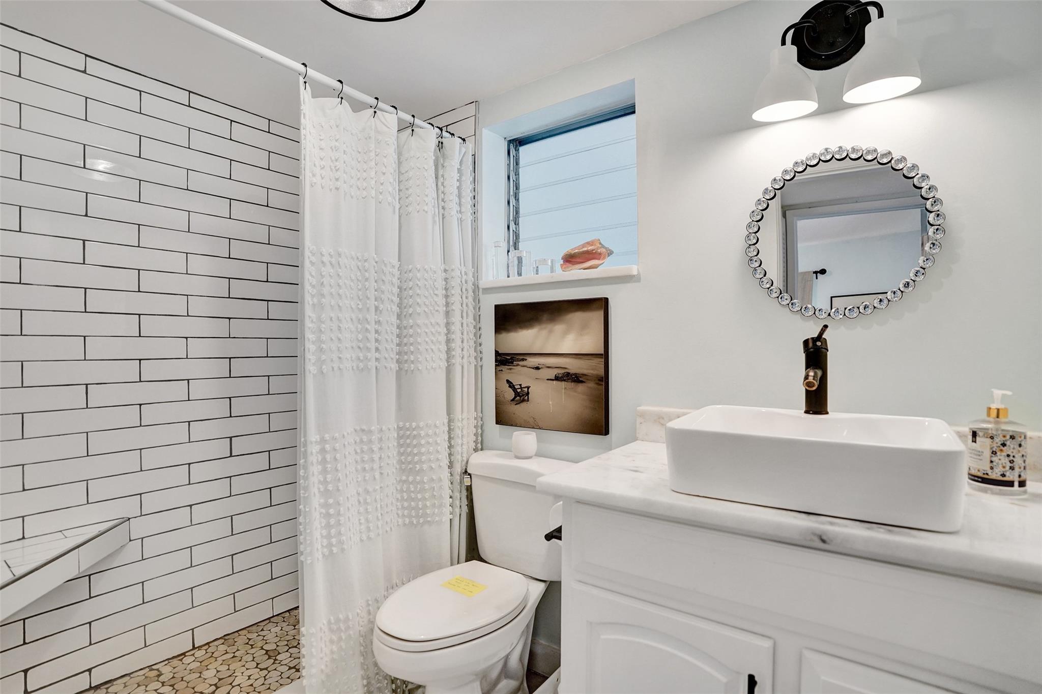 COUNTRY CLUB MANOR - Residential