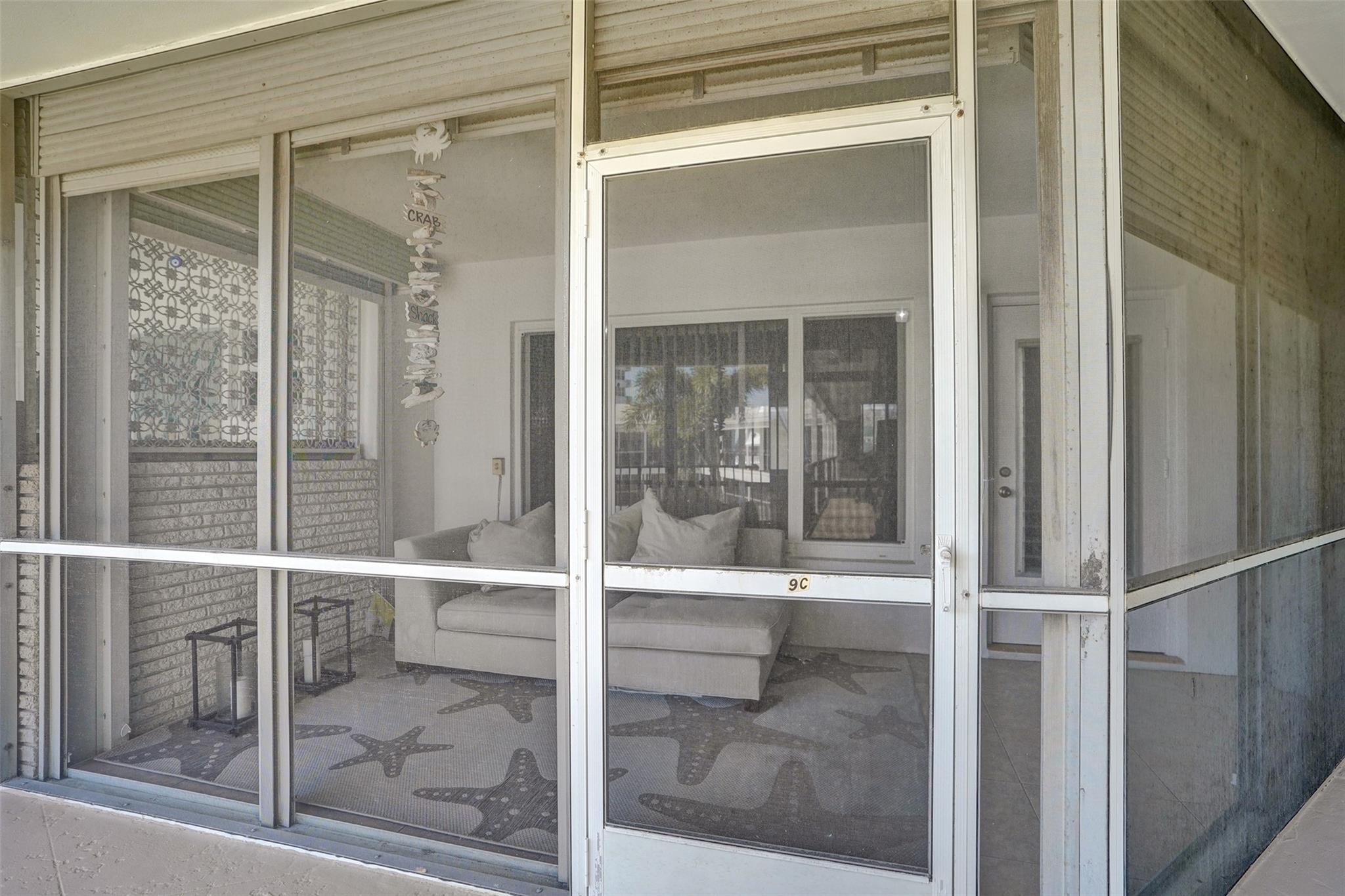 COUNTRY CLUB MANOR - Residential