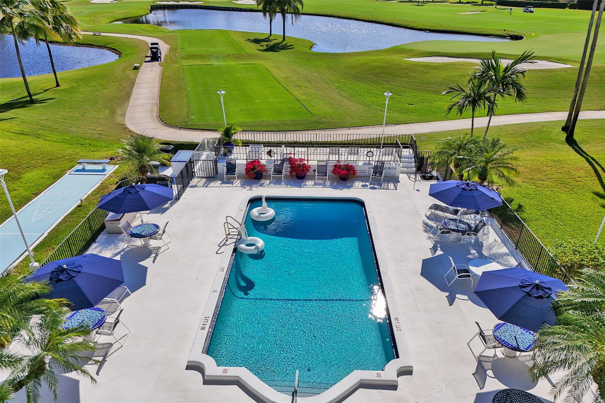 COUNTRY CLUB MANOR - Residential