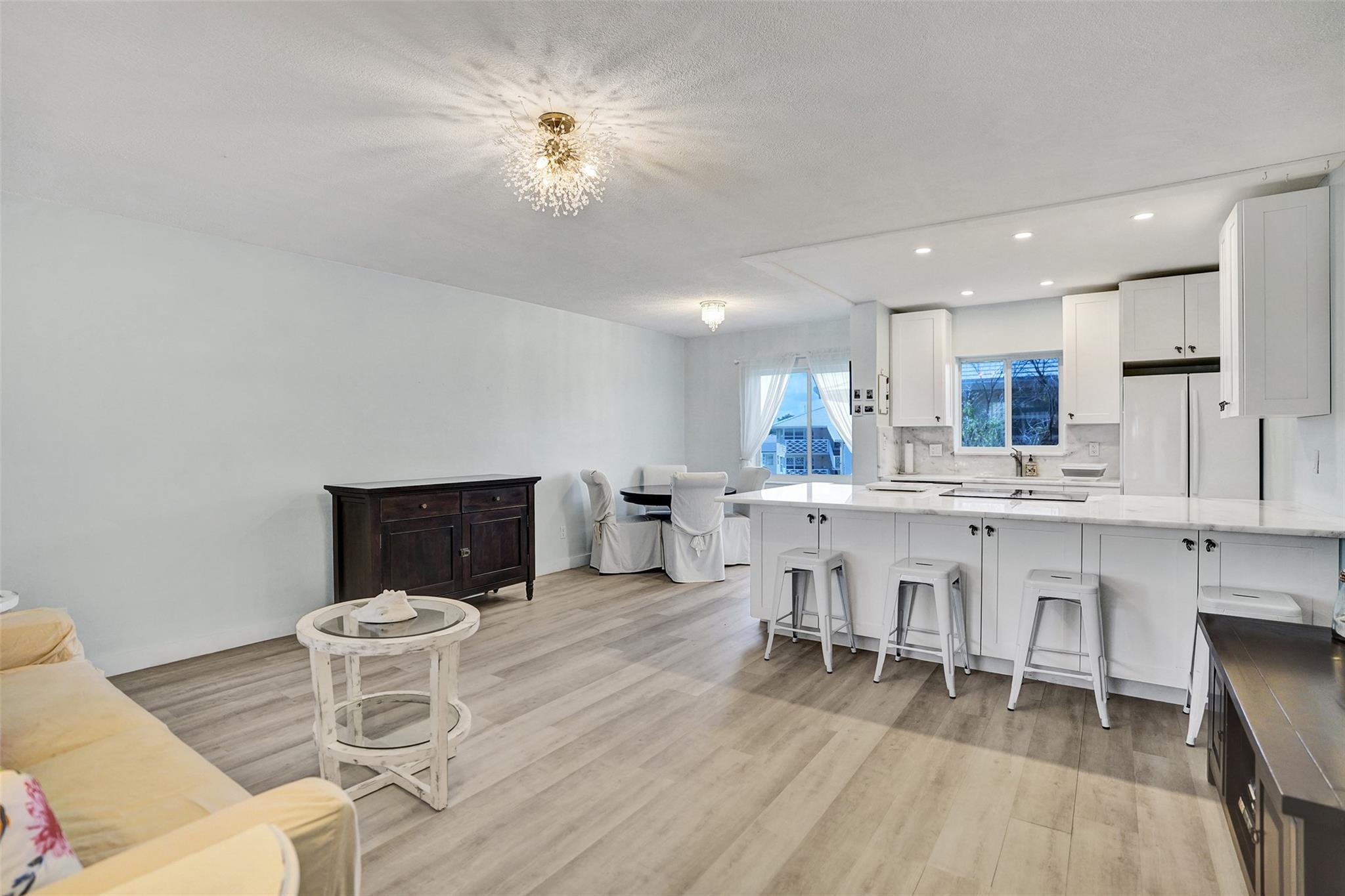 COUNTRY CLUB MANOR - Residential