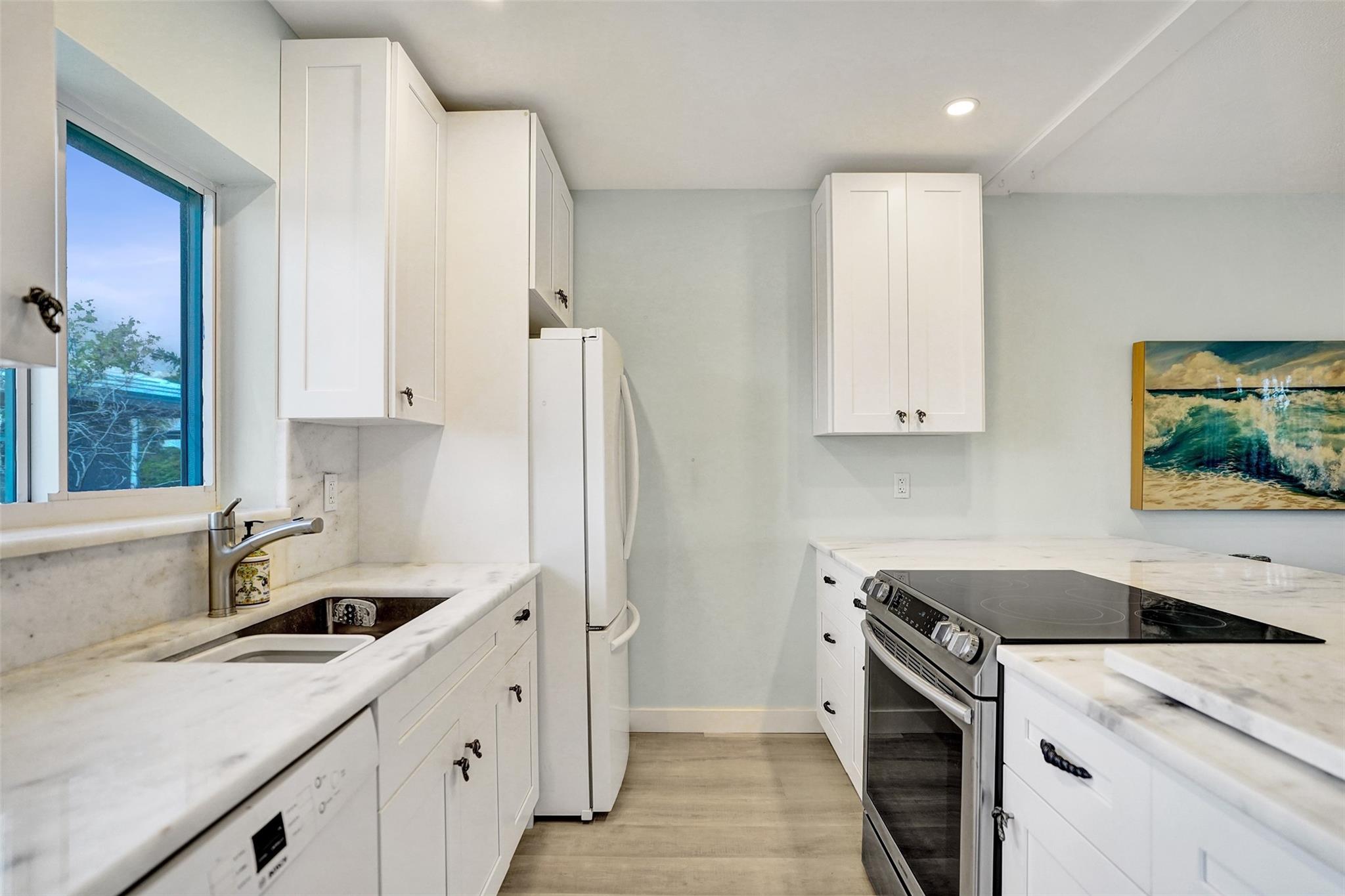 COUNTRY CLUB MANOR - Residential