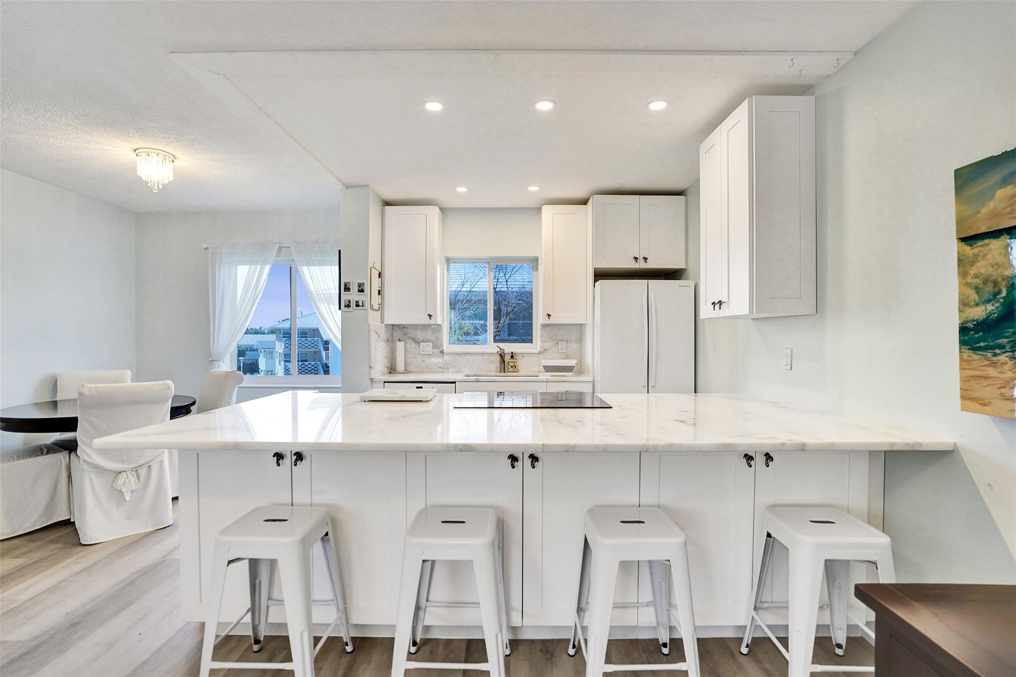 COUNTRY CLUB MANOR - Residential