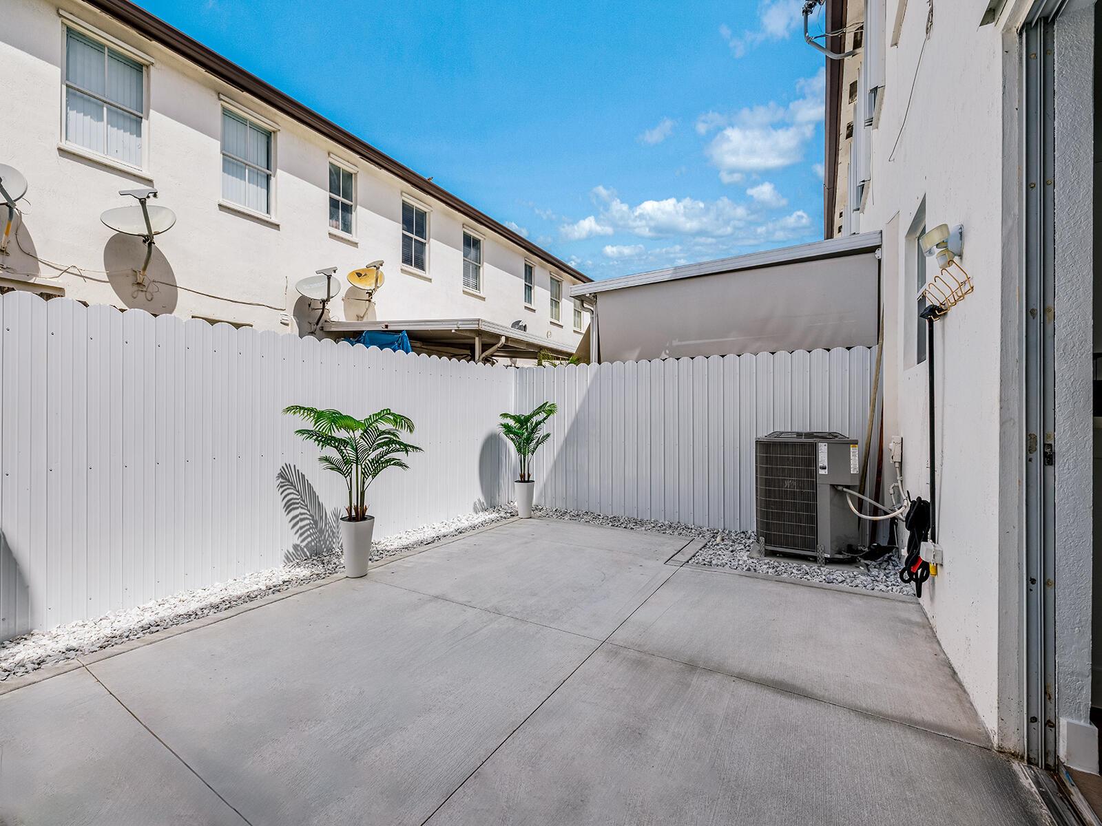 SHOMA HOMES SPLENDIDO CON - Residential Lease