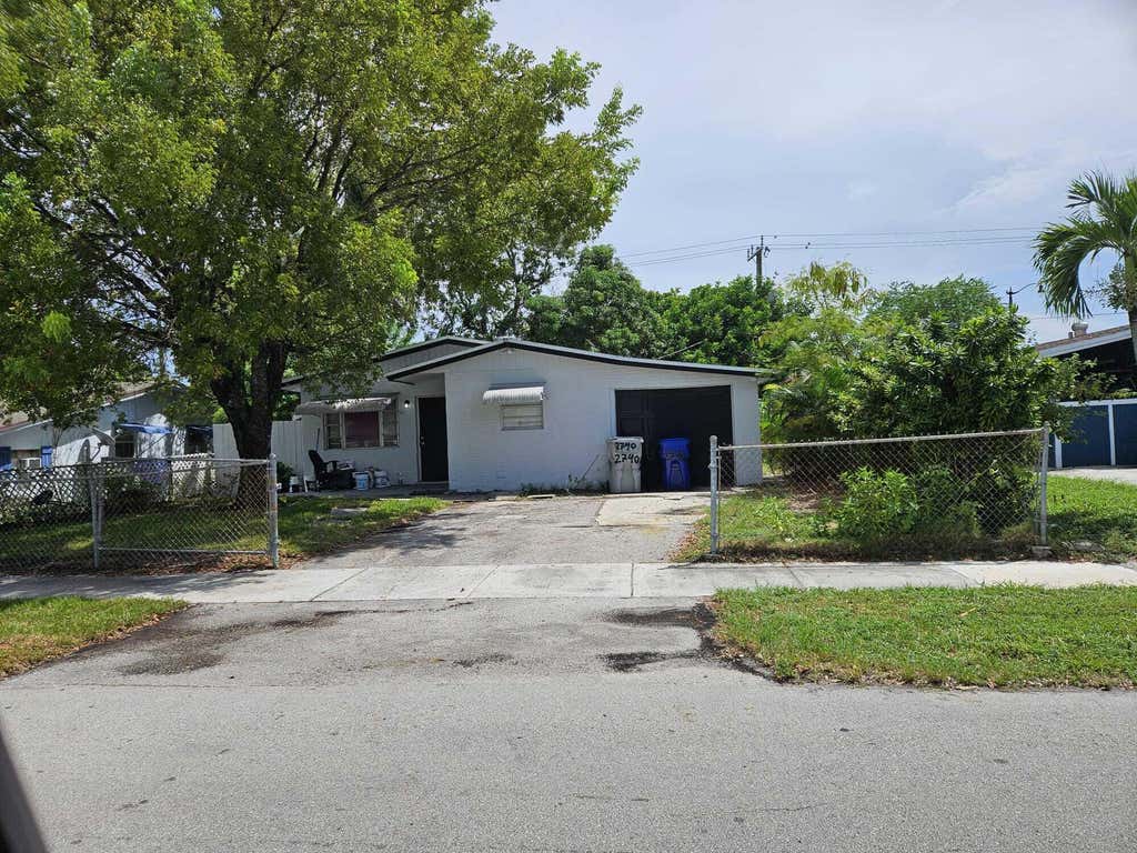 Photo of 2740 NW 2ND Street, Pompano Beach, FL 33069 (MLS # B26068057)