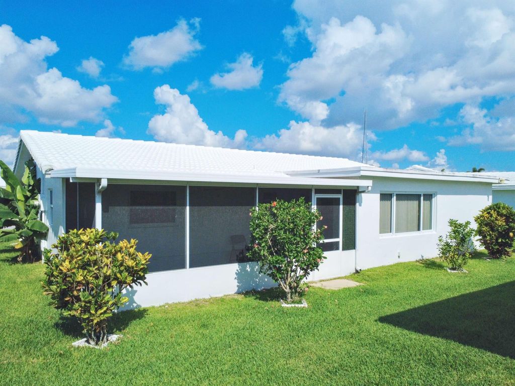 Photo of 625 SW 21st Circle, Boynton Beach, FL 33426 (MLS # R11099461)