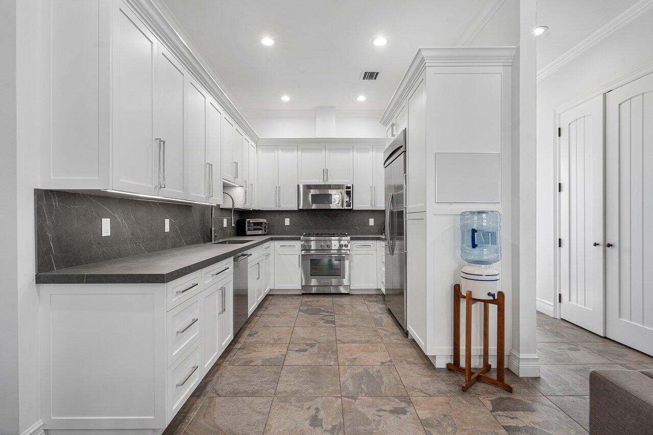 PALM BEACH POINT - Residential