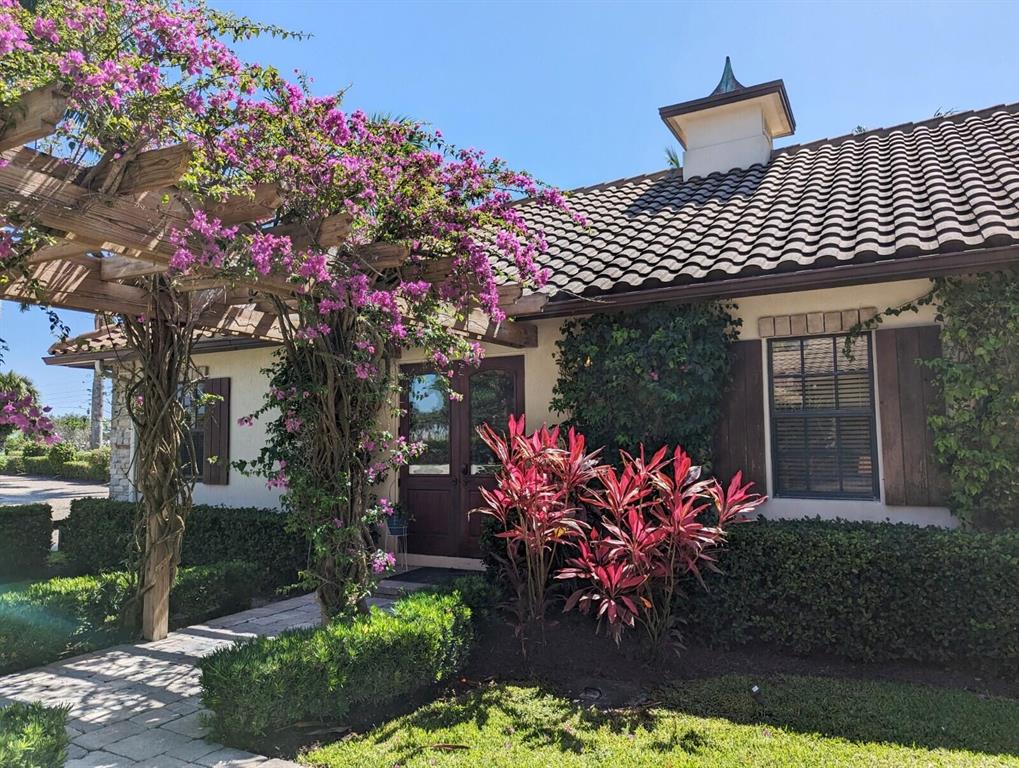 PALM BEACH POINT - Residential