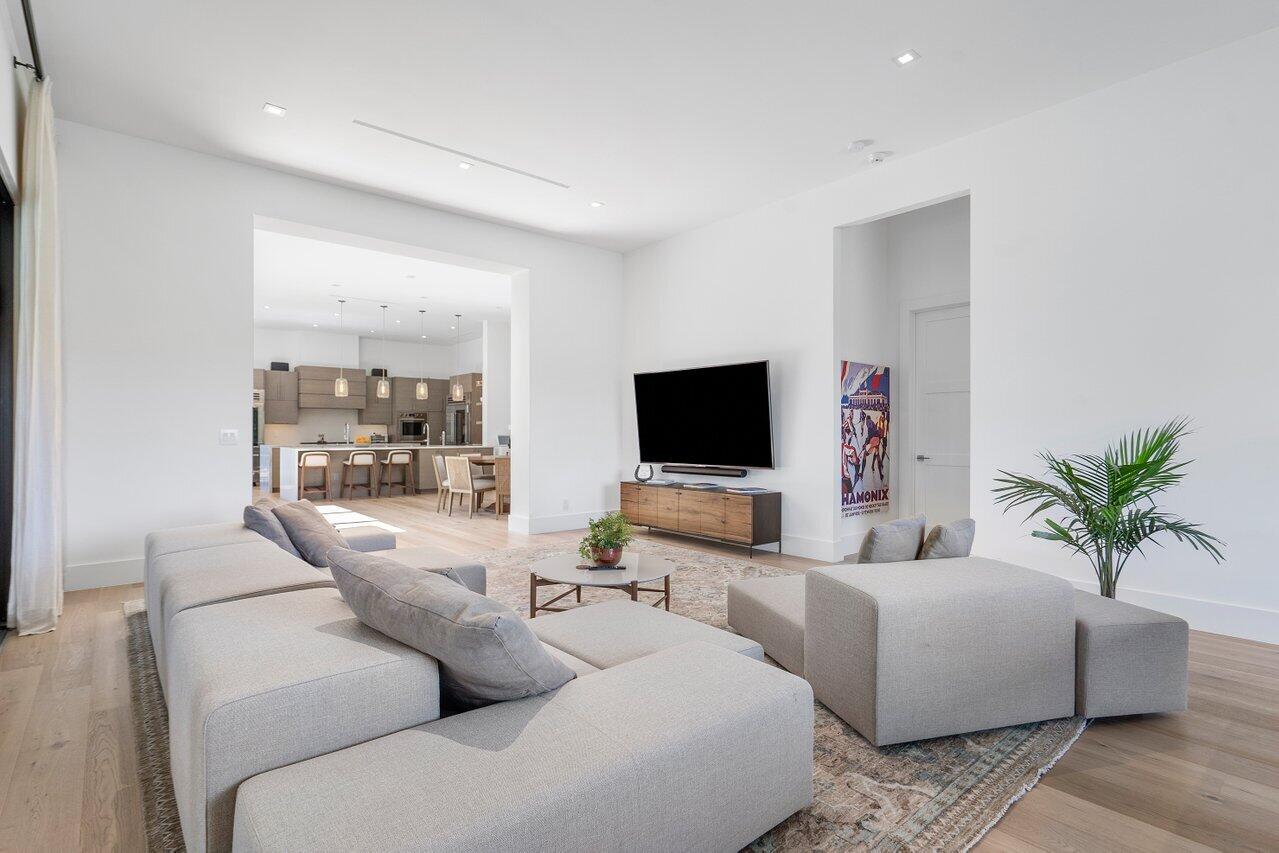 PALM BEACH POINT - Residential