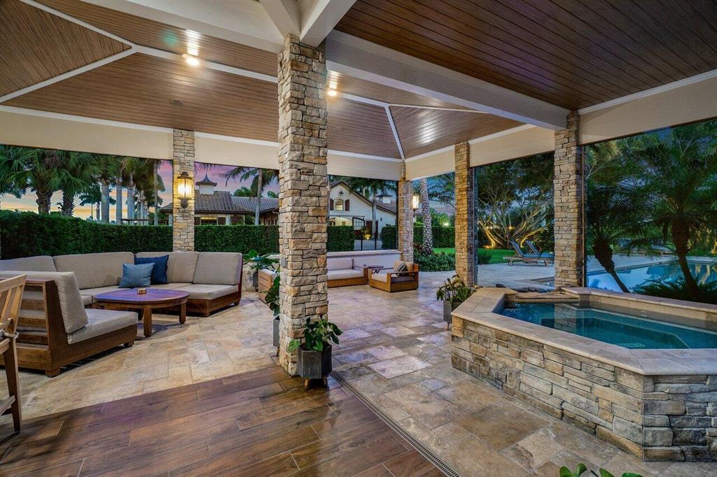 PALM BEACH POINT - Residential