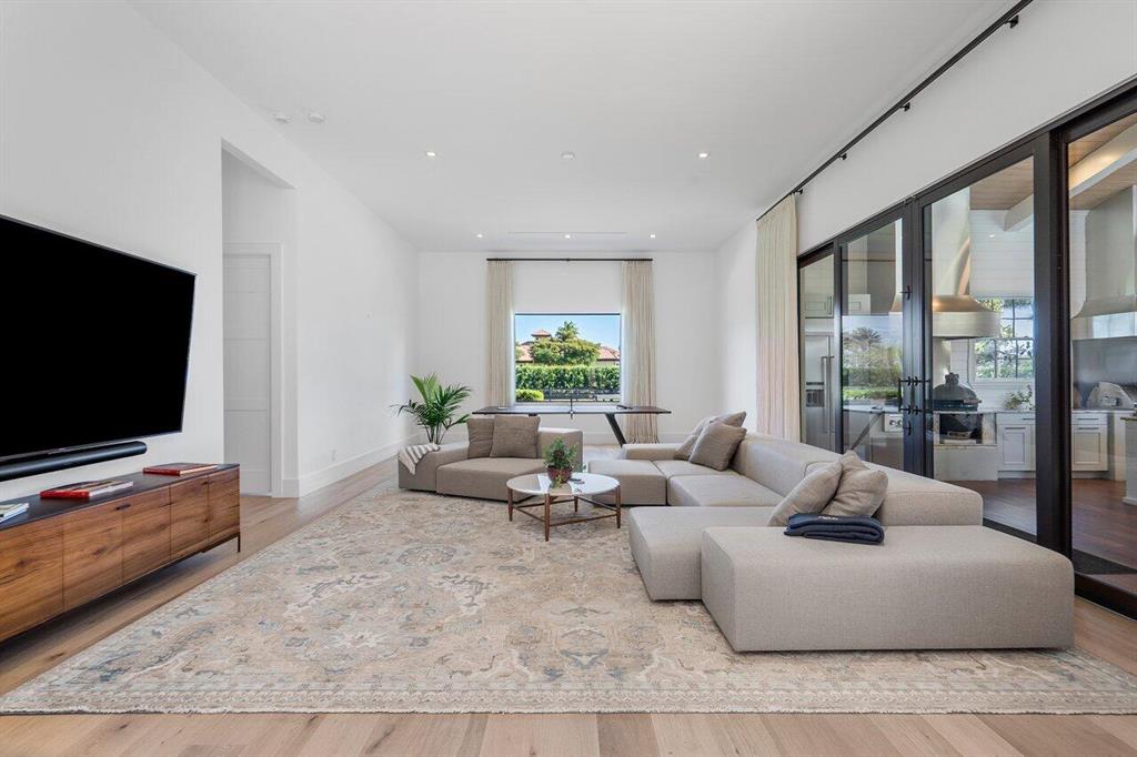 PALM BEACH POINT - Residential