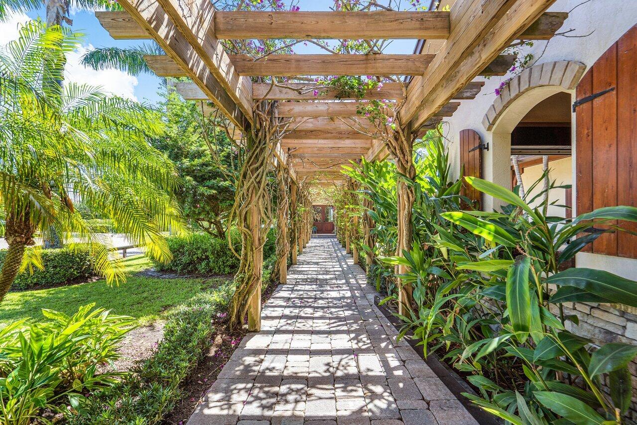 PALM BEACH POINT - Residential