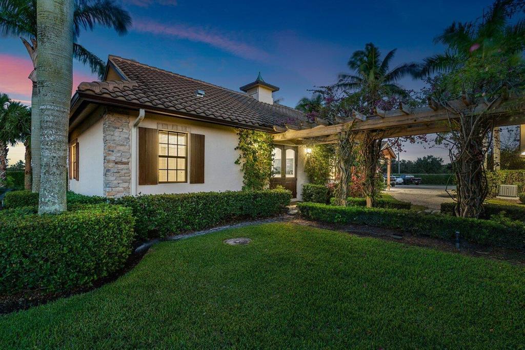 PALM BEACH POINT - Residential