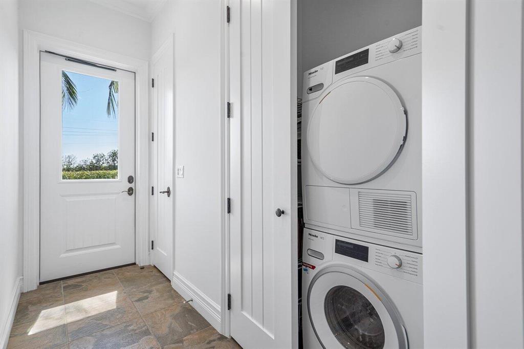 PALM BEACH POINT - Residential