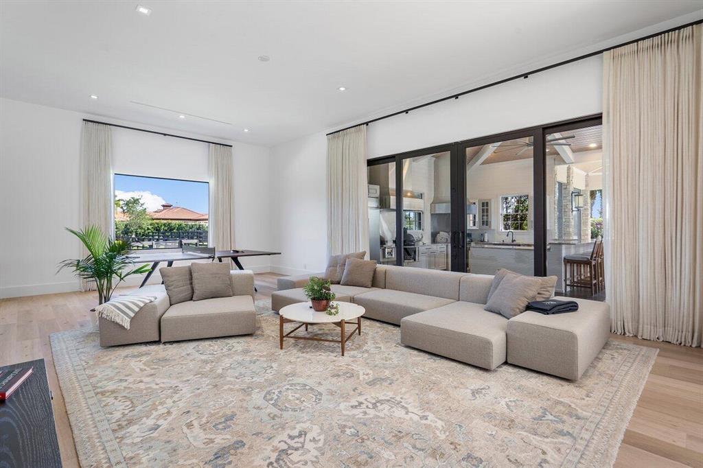 PALM BEACH POINT - Residential