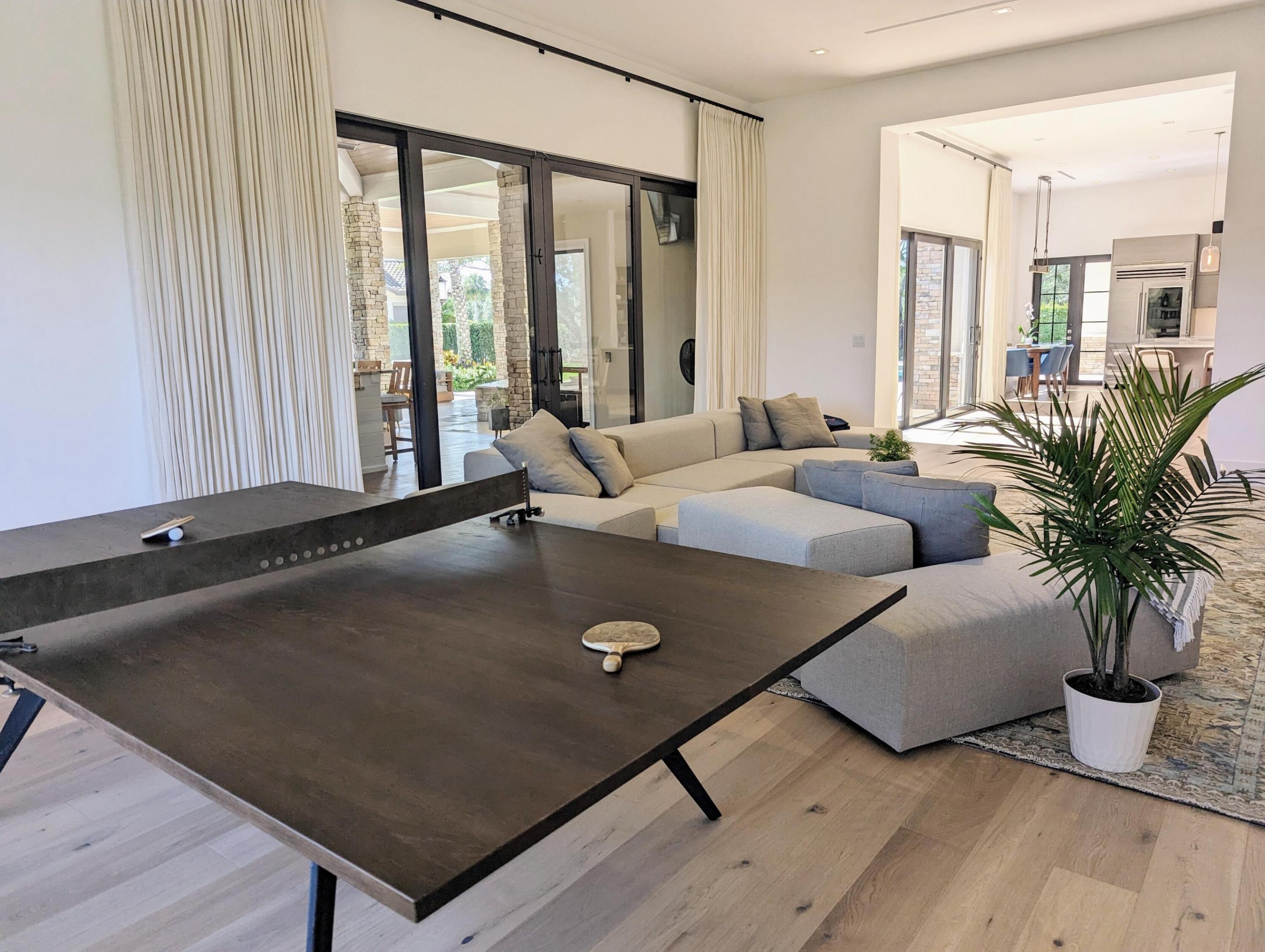 PALM BEACH POINT - Residential